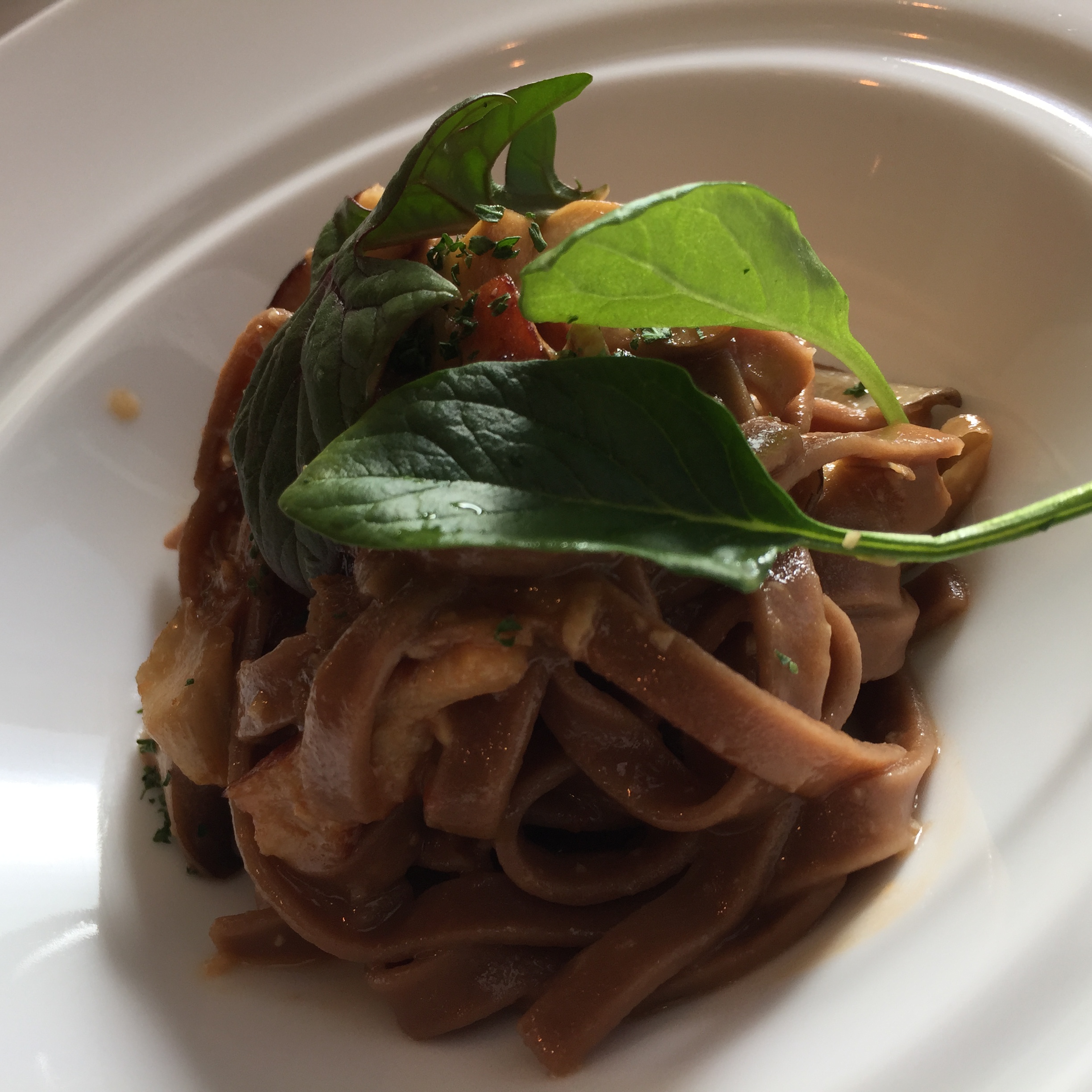 エピキュール　たっぷり茸のふすまのパスタ