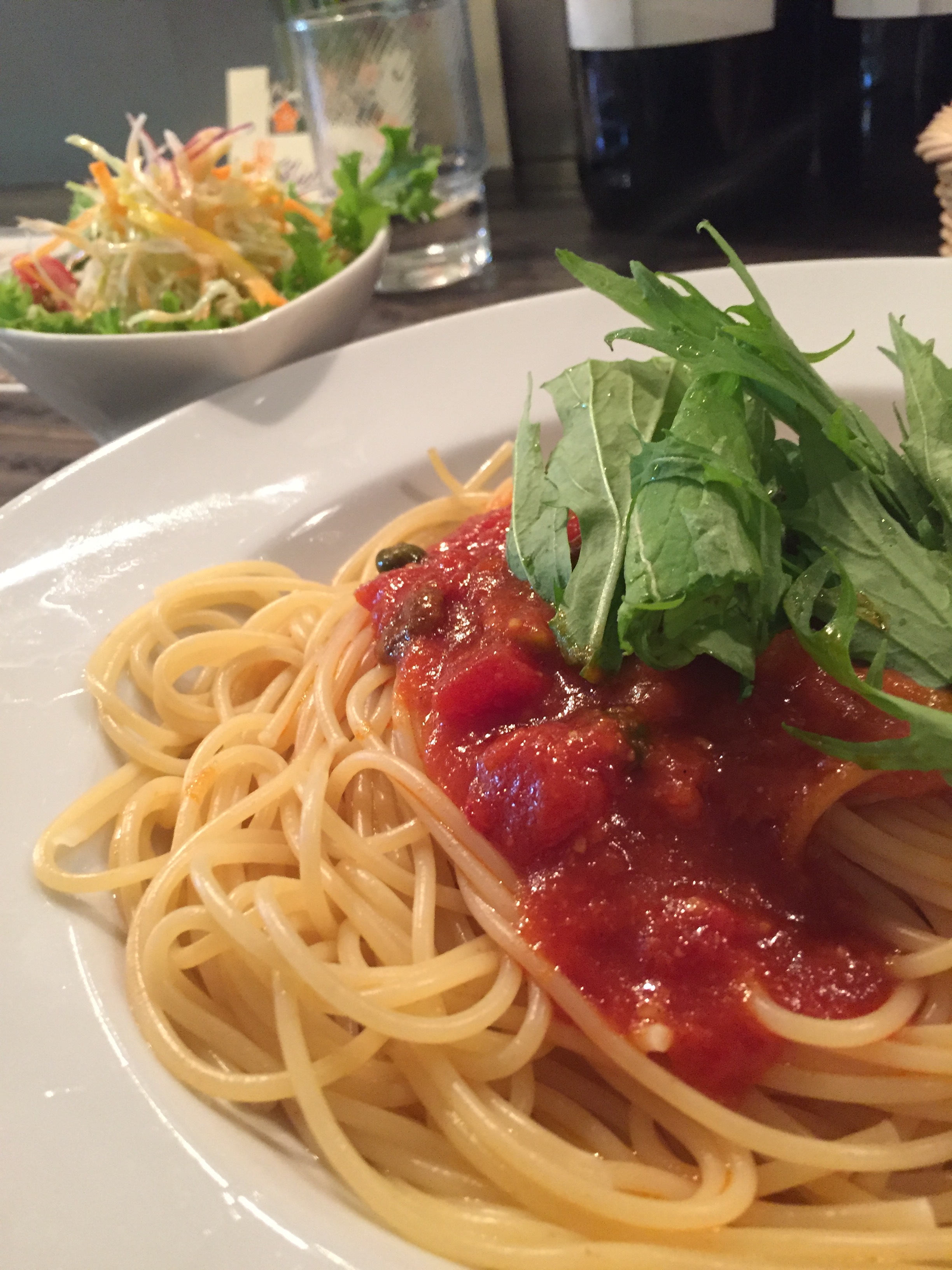 東京都港区南青山　flower&cafe風花　オリーブとケッパーのトマトソースのパスタ