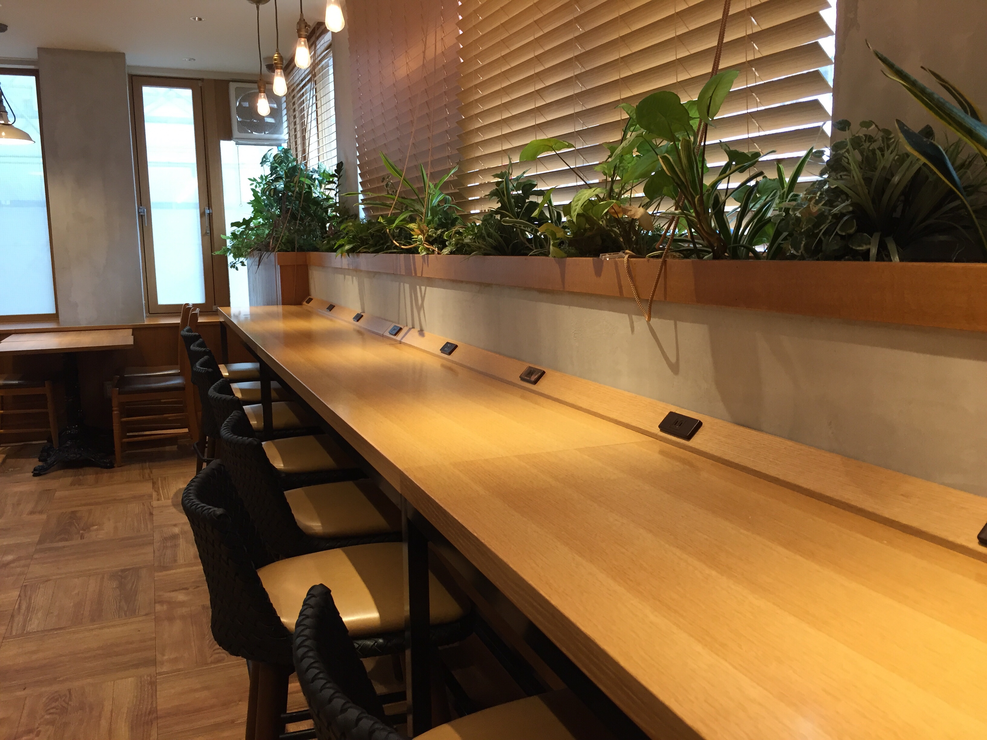 津田沼　電源カフェ　ケンタッキーフライドチキン KFC plus津田沼店