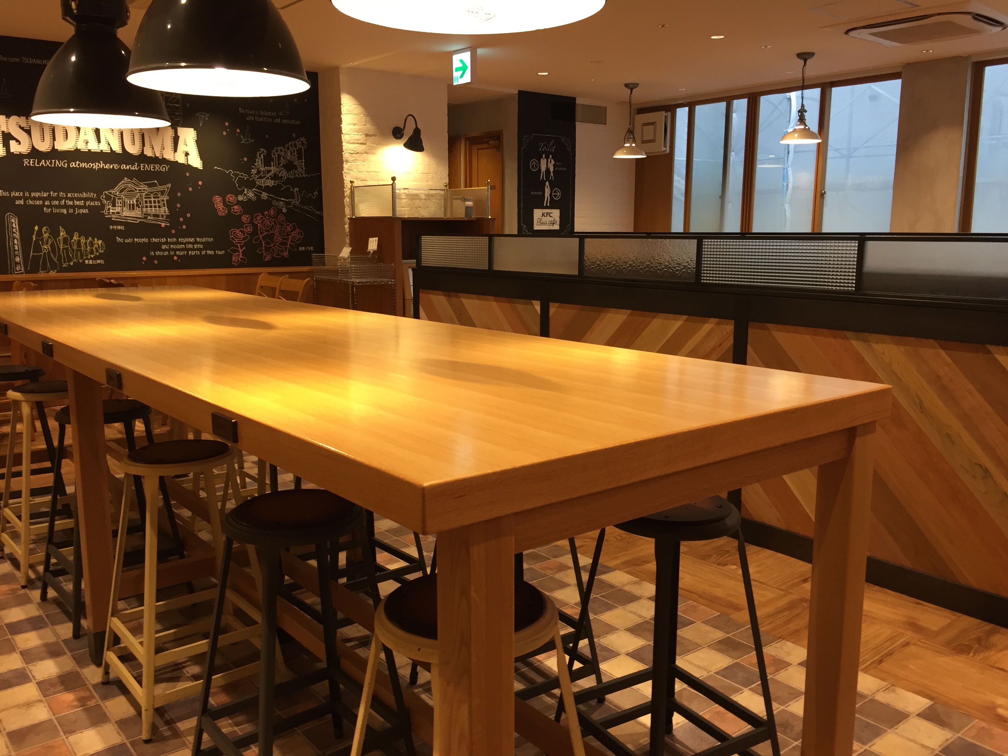 津田沼　電源カフェ　ケンタッキーフライドチキン KFC plus津田沼店