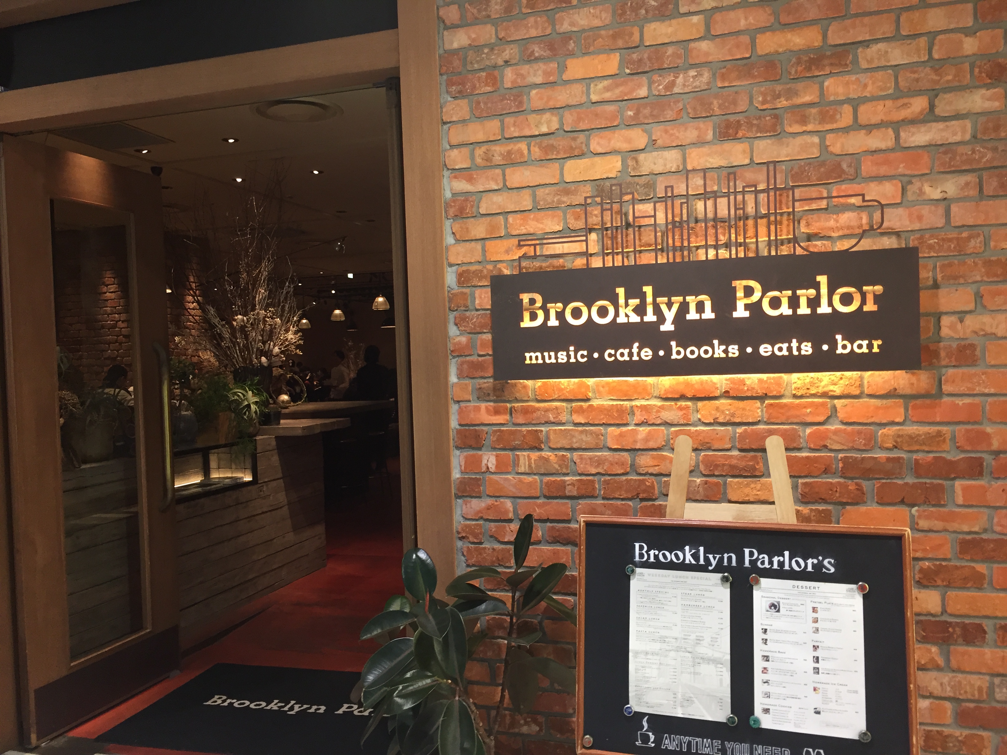 新宿駅三丁目駅　電源カフェ　Brooklyn Parlor（ブルックリンパーラー）