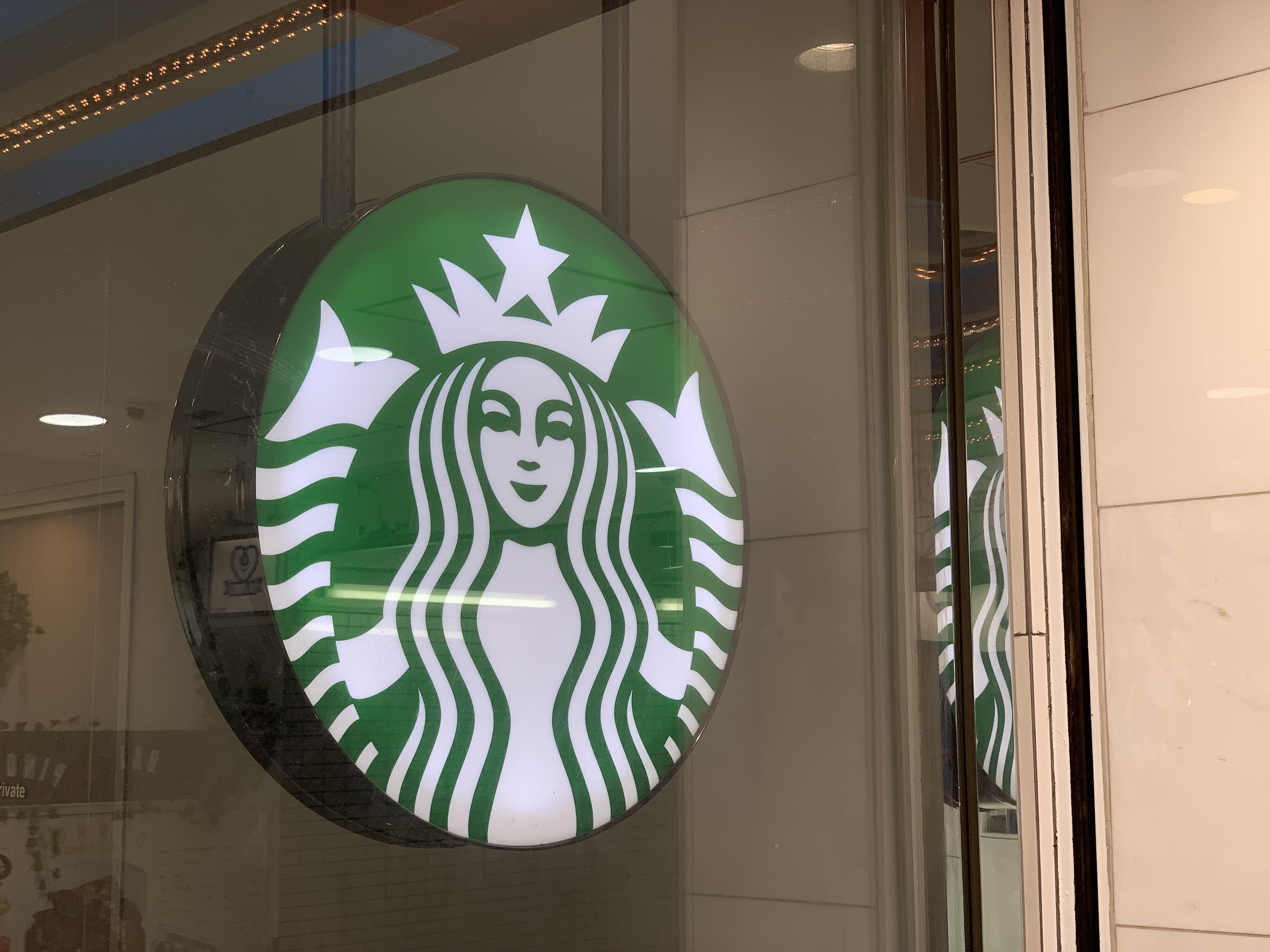 赤坂見附駅3番出口 電源カフェ スターバックスコーヒー 赤坂見附店 Wi-Fi