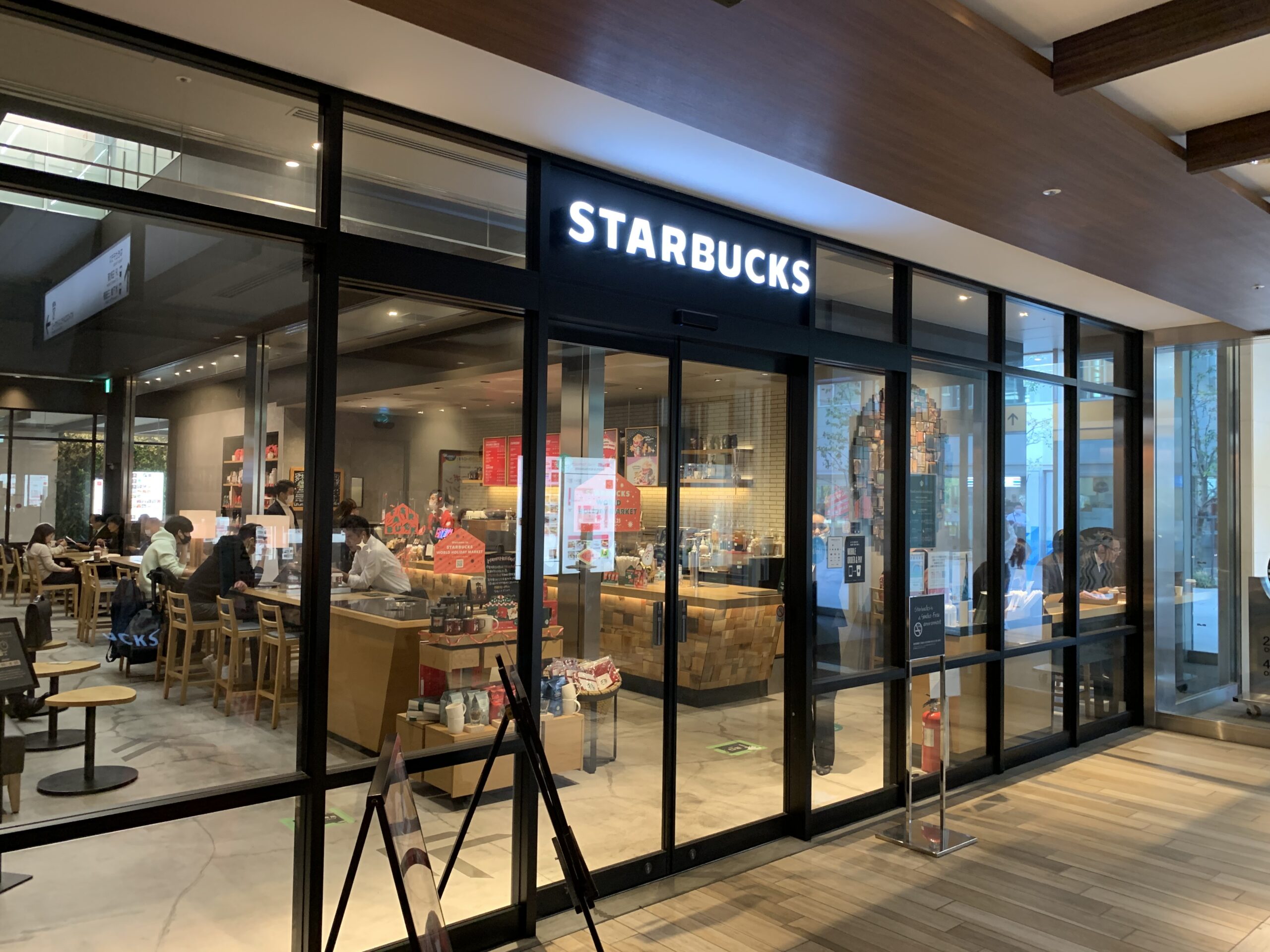 スターバックスコーヒームスブ田町2階店