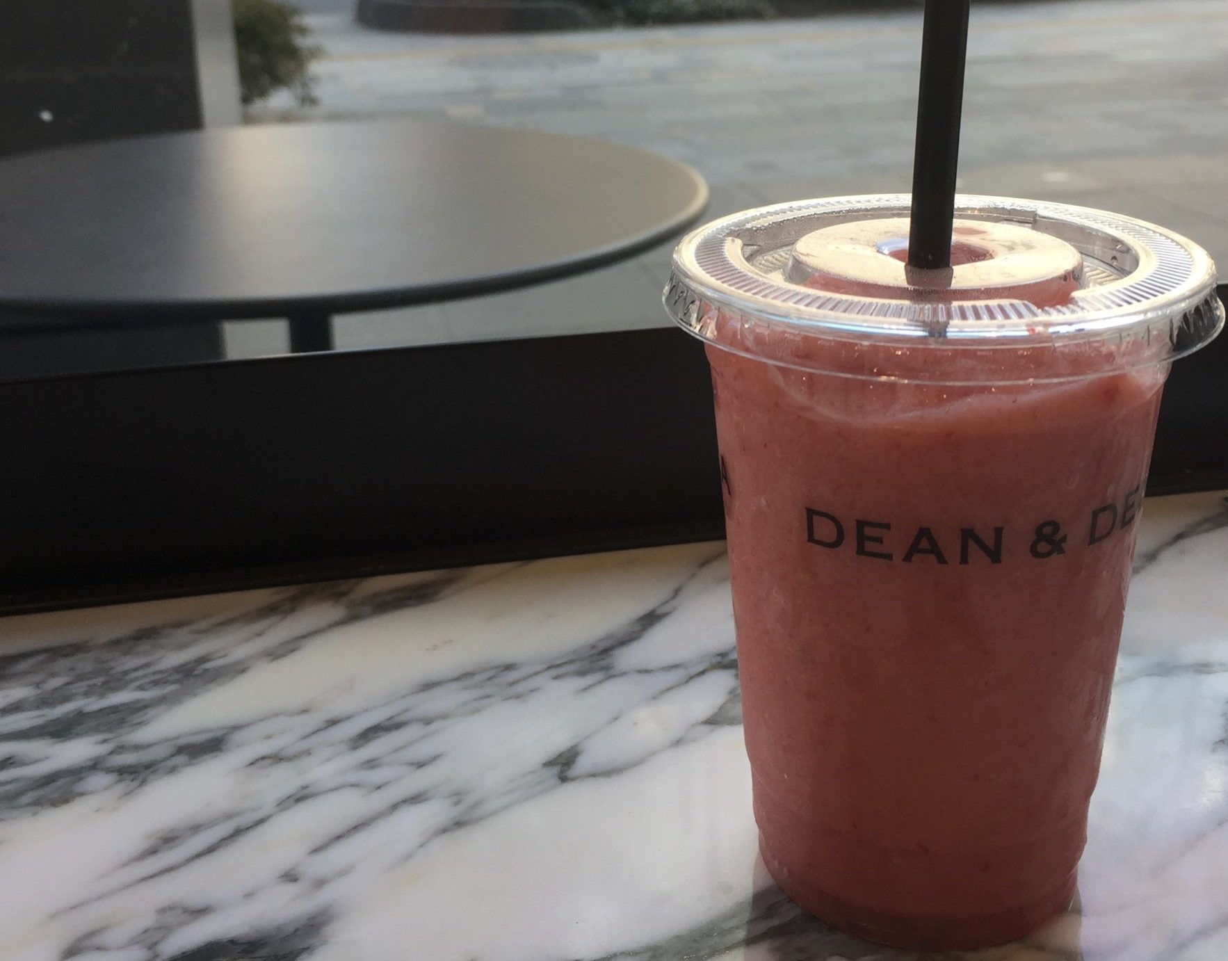 有楽町駅銀座口 電源カフェ DEAN & DELUCA カフェ有楽町