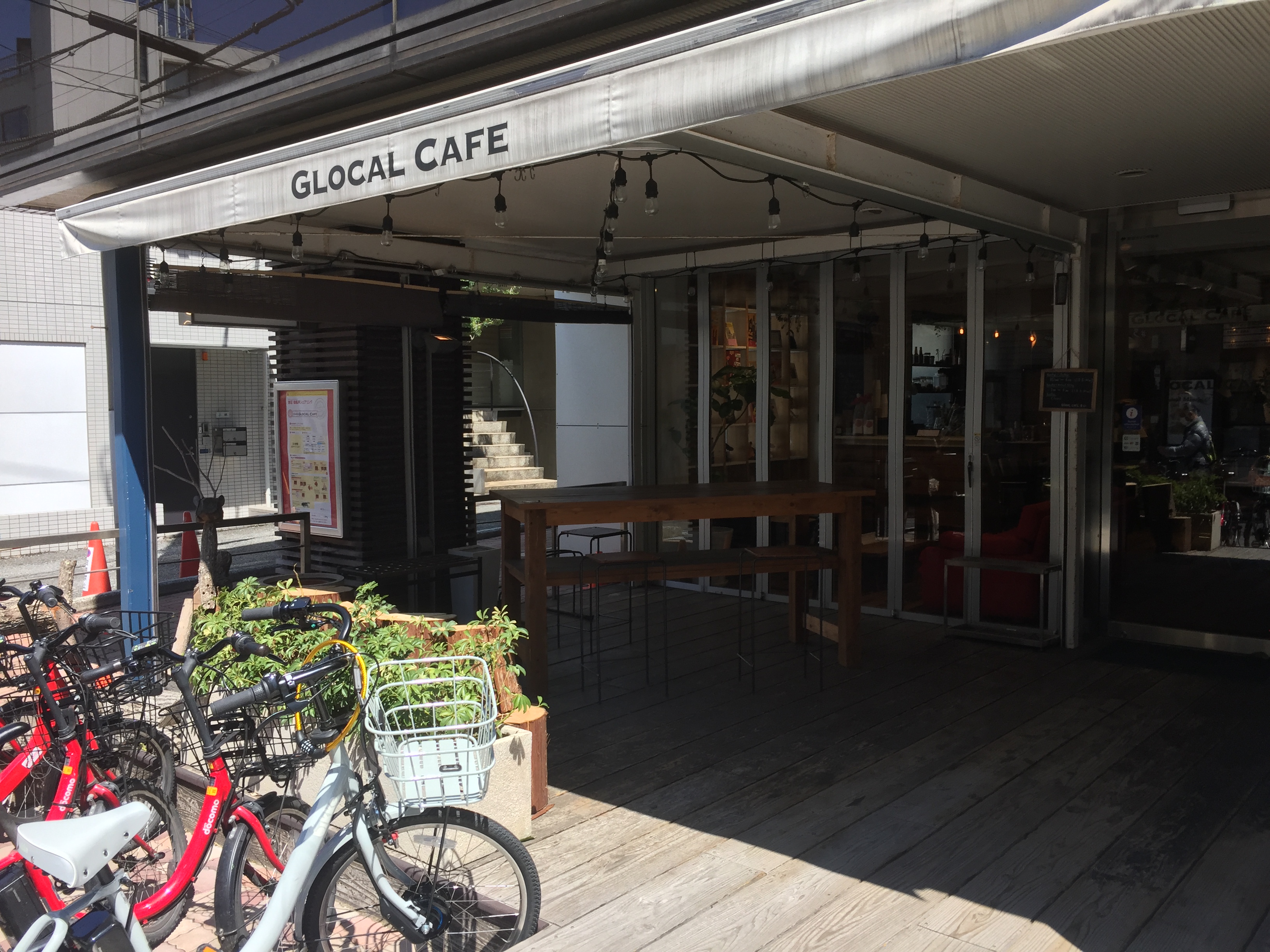 外苑前駅3番出口 電源カフェ GLOCAL CAFE