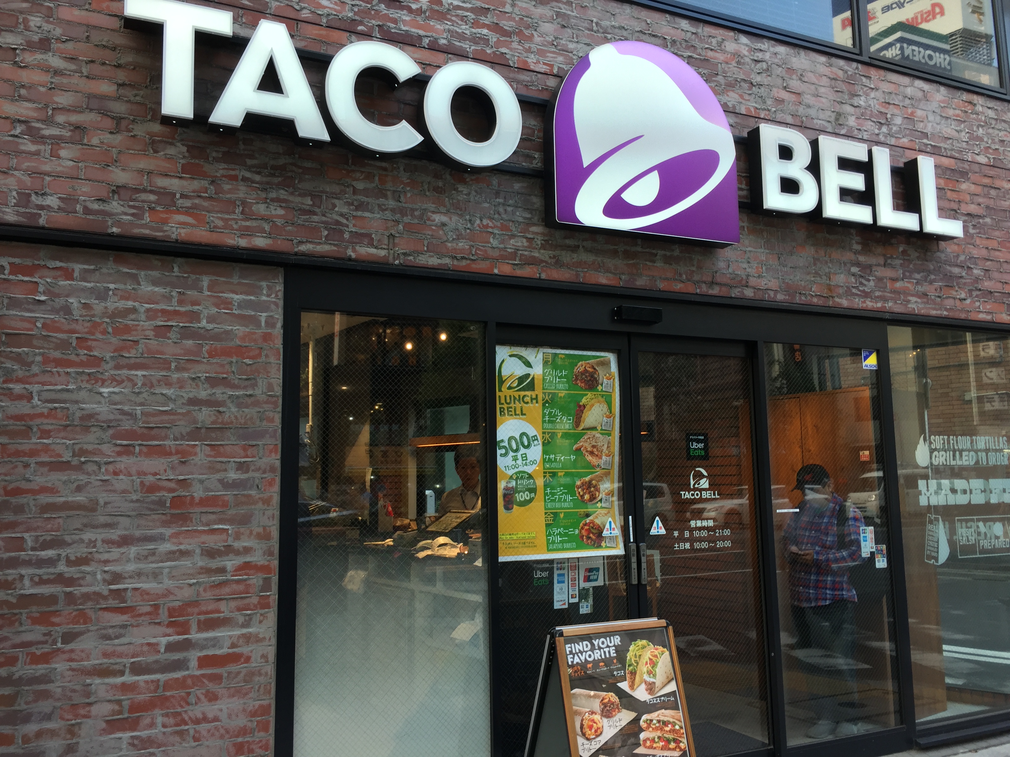 神保町駅A5出口　電源カフェ　TACO BELL（タコベル） 神保町店