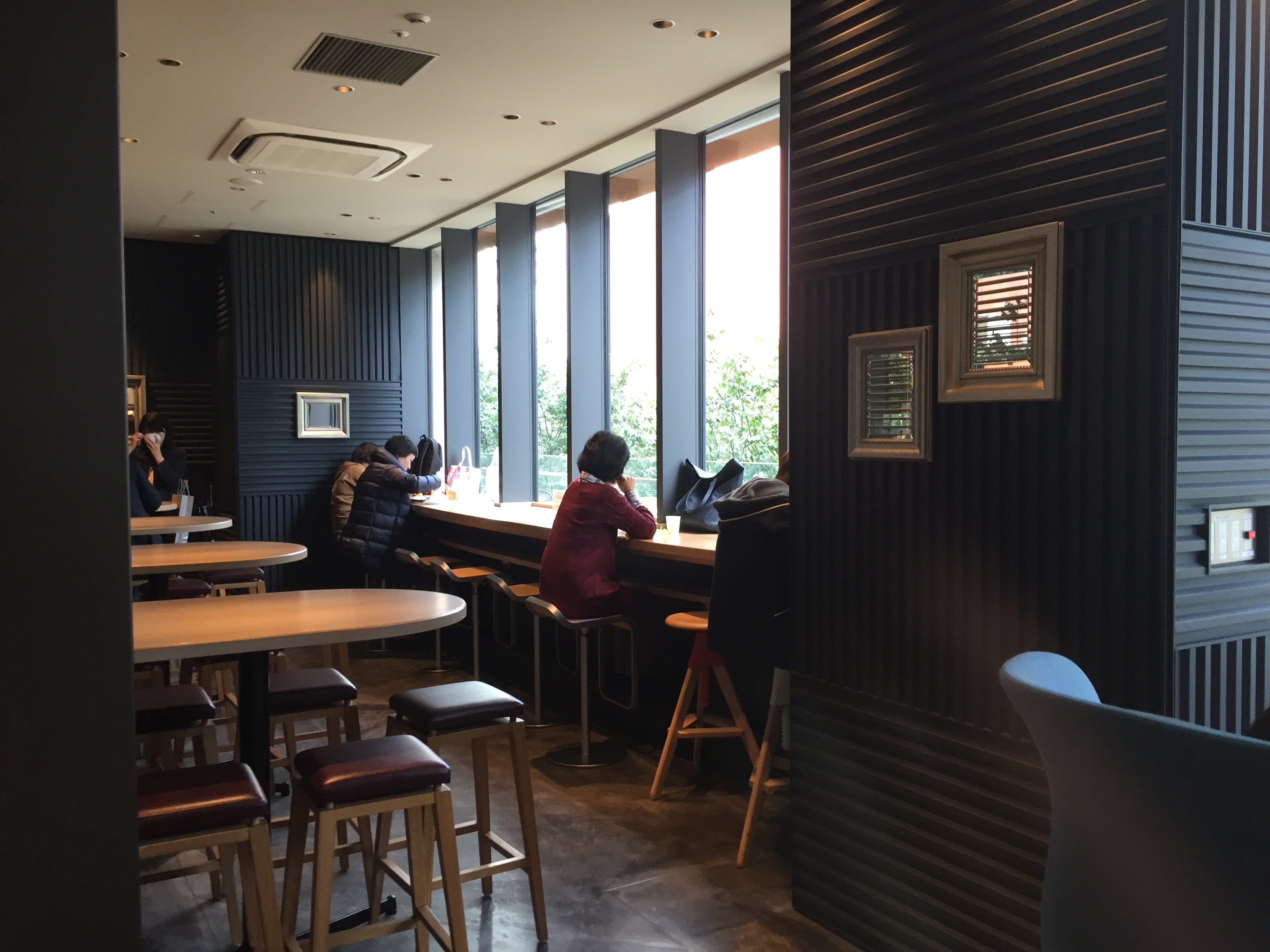 神保町駅A9出口 電源カフェ TERRACE SQUARE(テラススクエア)