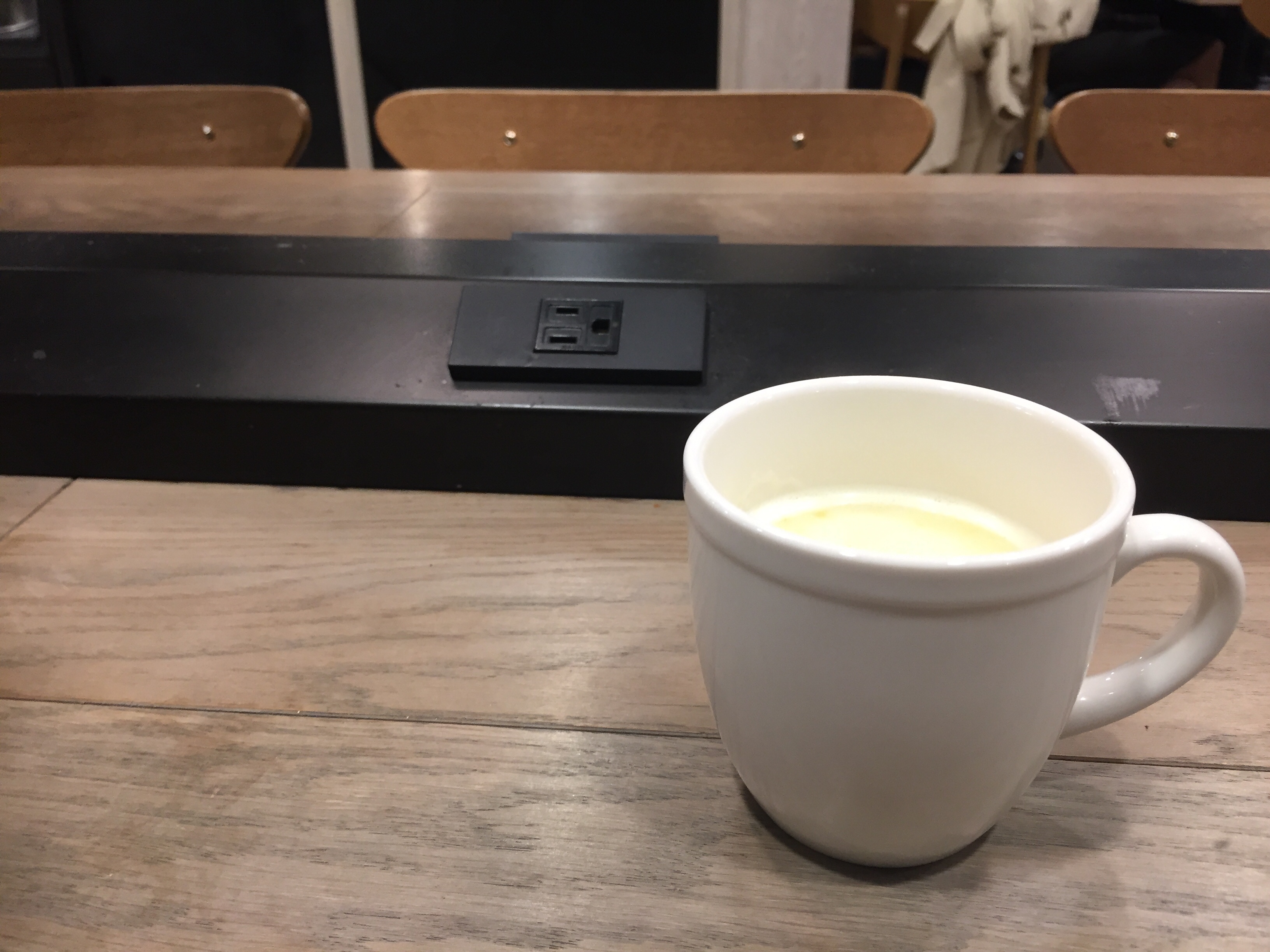 日比谷駅 電源カフェ Wendy's First Kitchen 日比谷シャンテ前