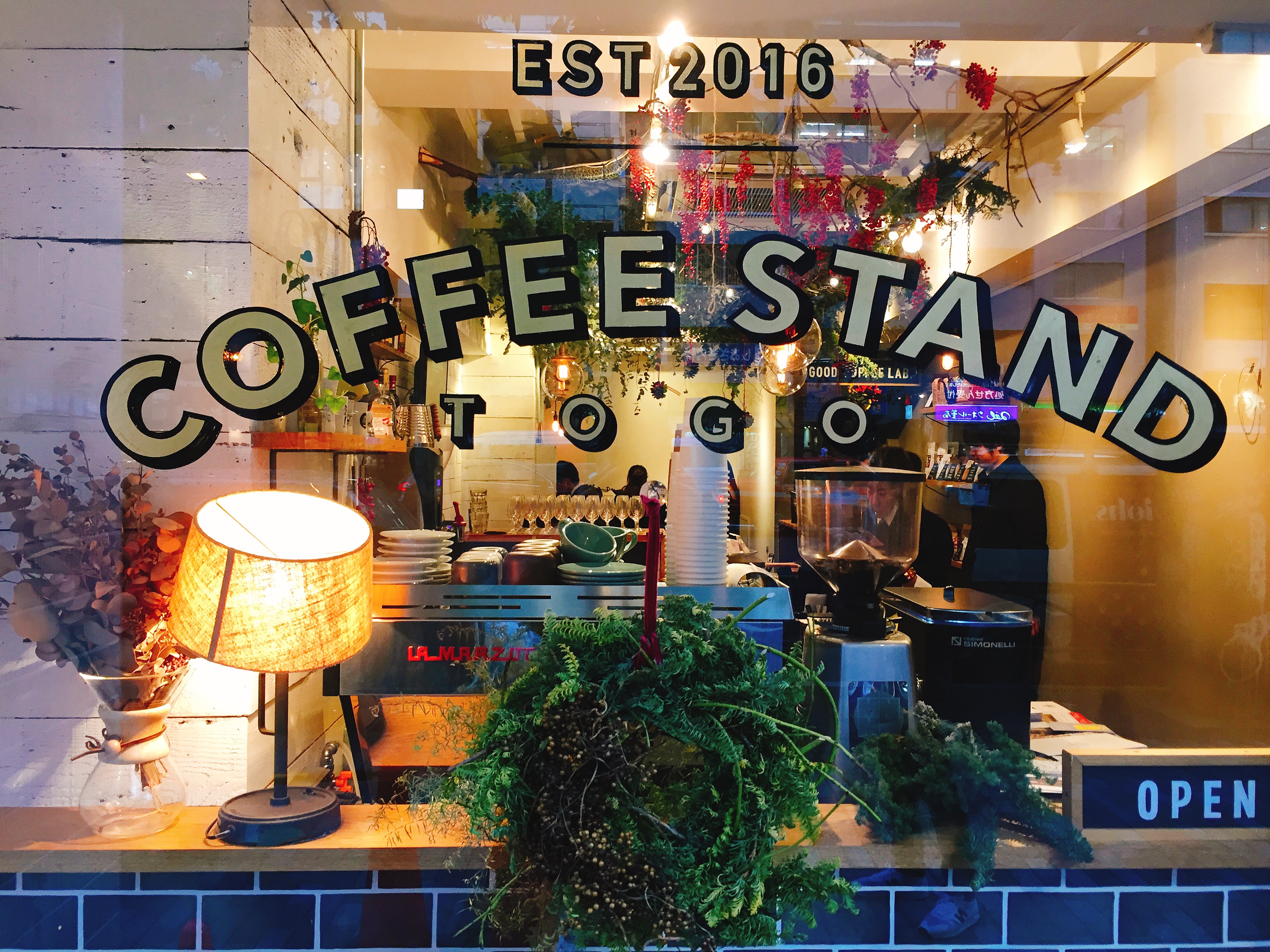 渋谷駅東口・宮益坂口 電源カフェ THE LOCAL COFFEE STAND