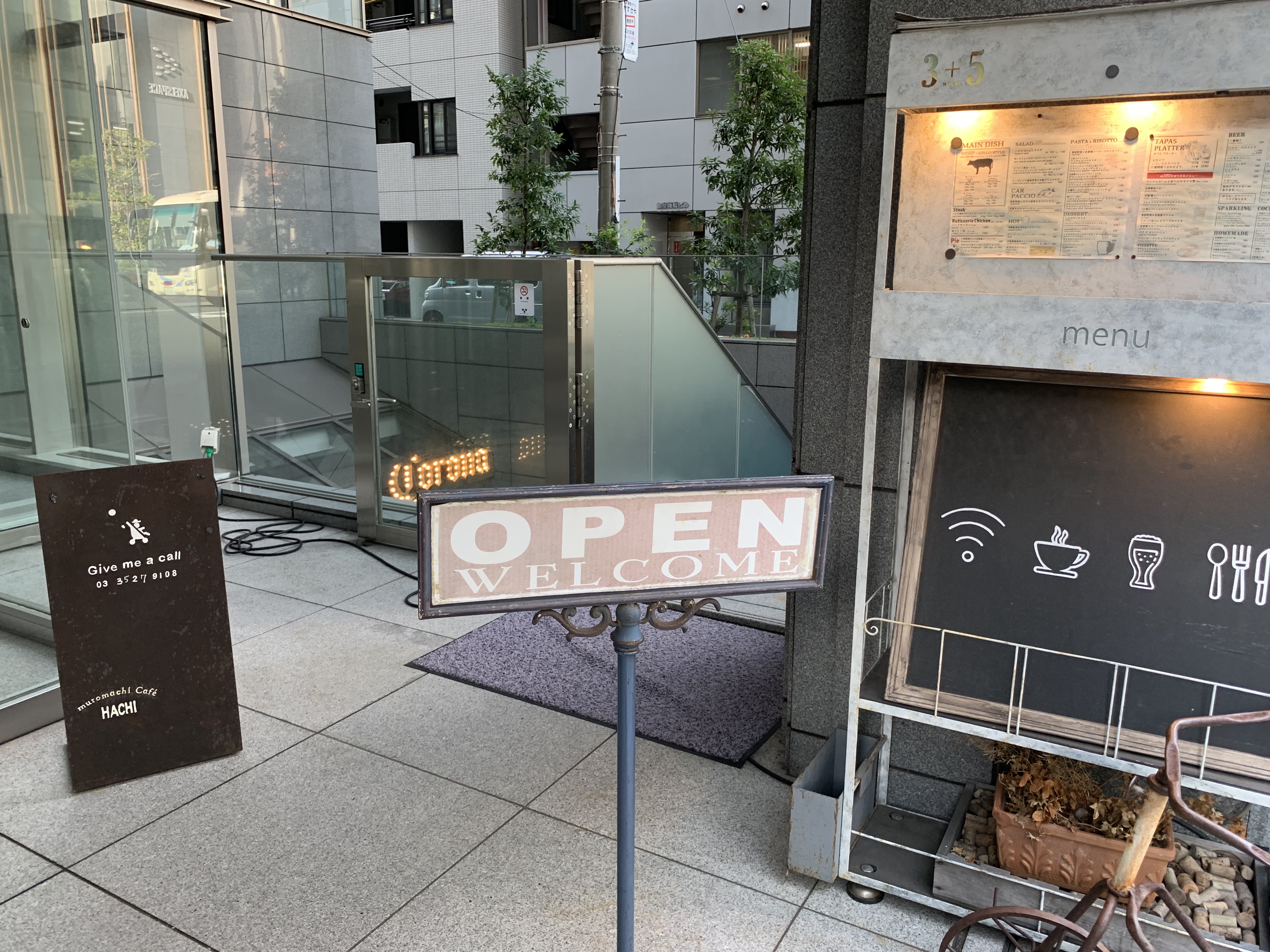 新日本橋駅4番出口　電源カフェ　muromachi Café 3+5（ムロマチカフェ ハチ）　Wi-Fi