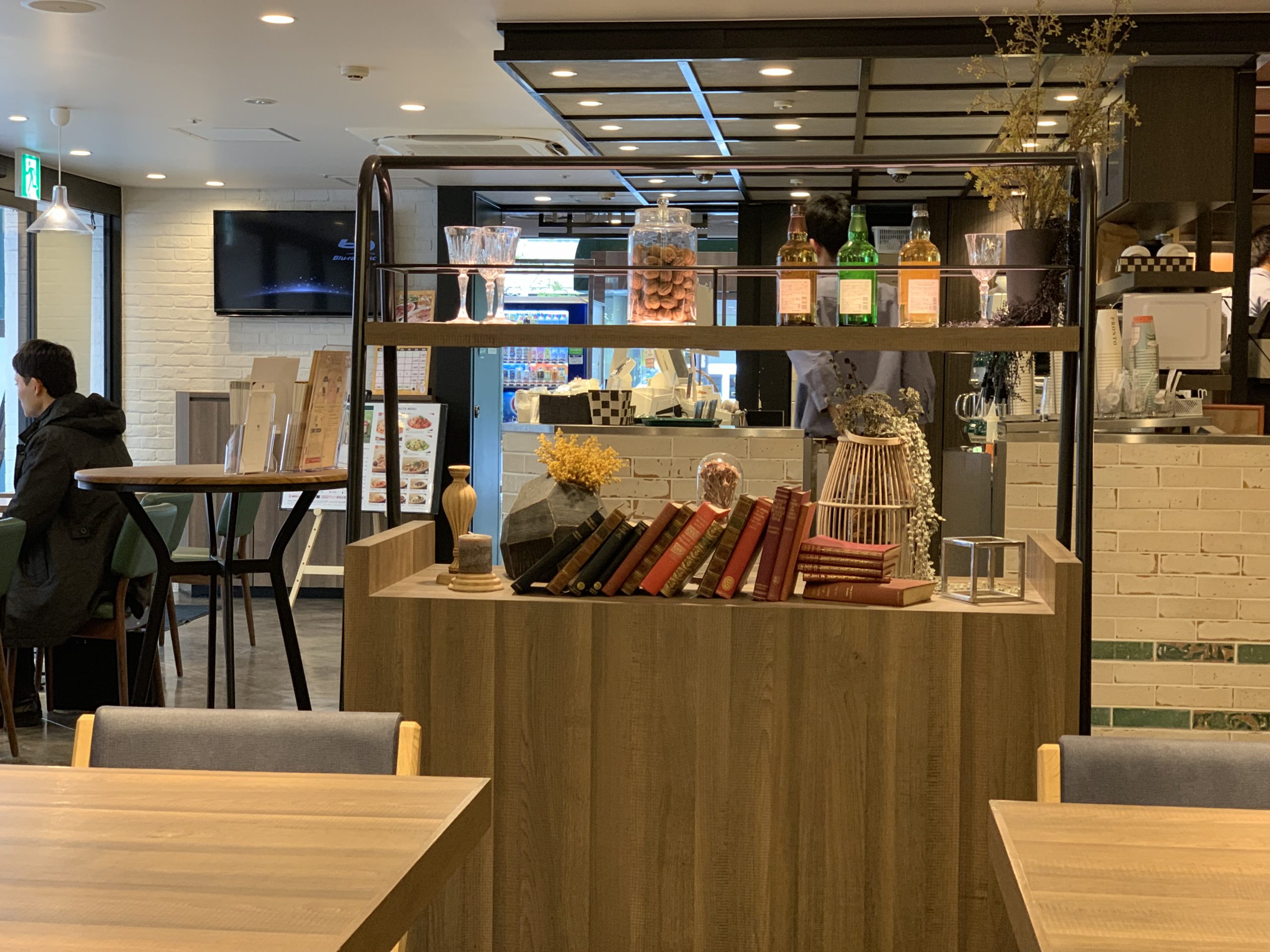 神田駅西口 電源カフェ PRONTO 神田グランドセントラルホテル店 Wi-Fi