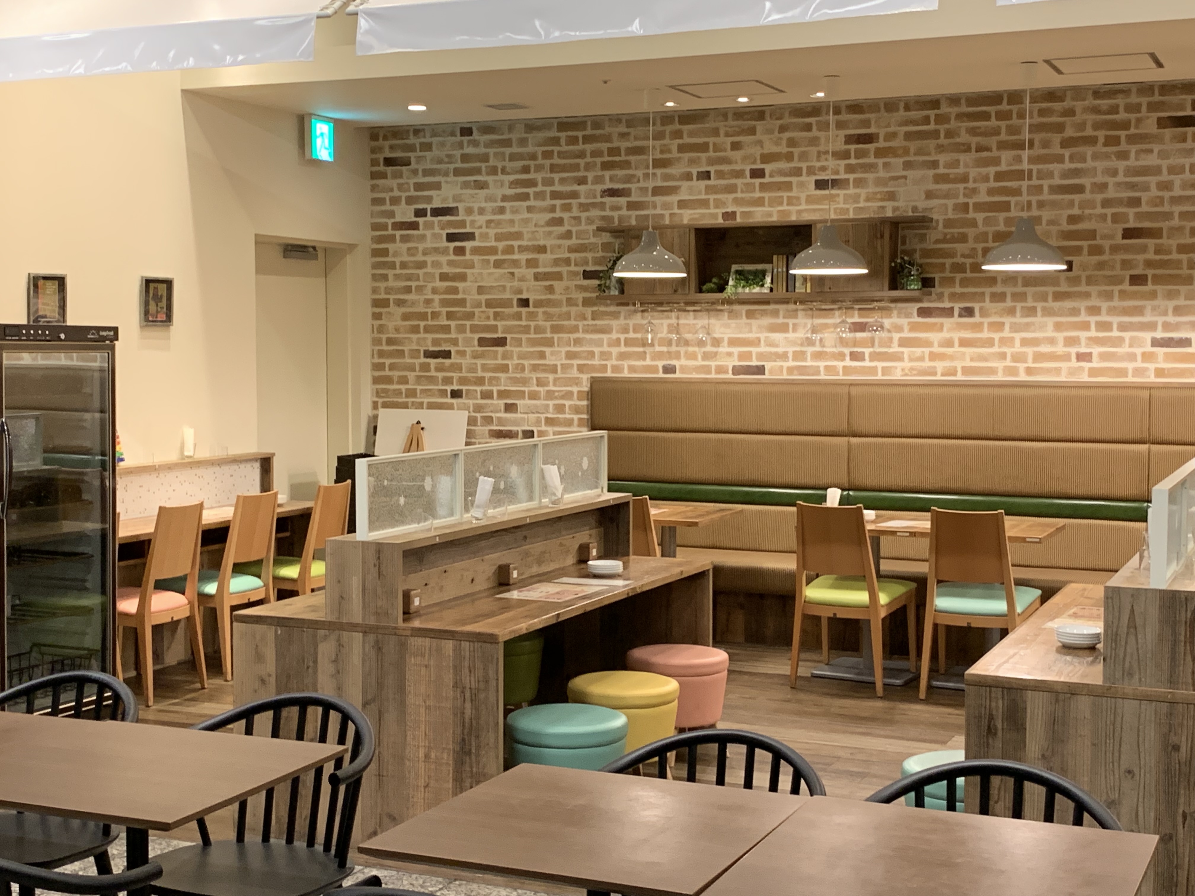 大手町駅A2出口　電源カフェ　Sakura 食堂 大手町店　