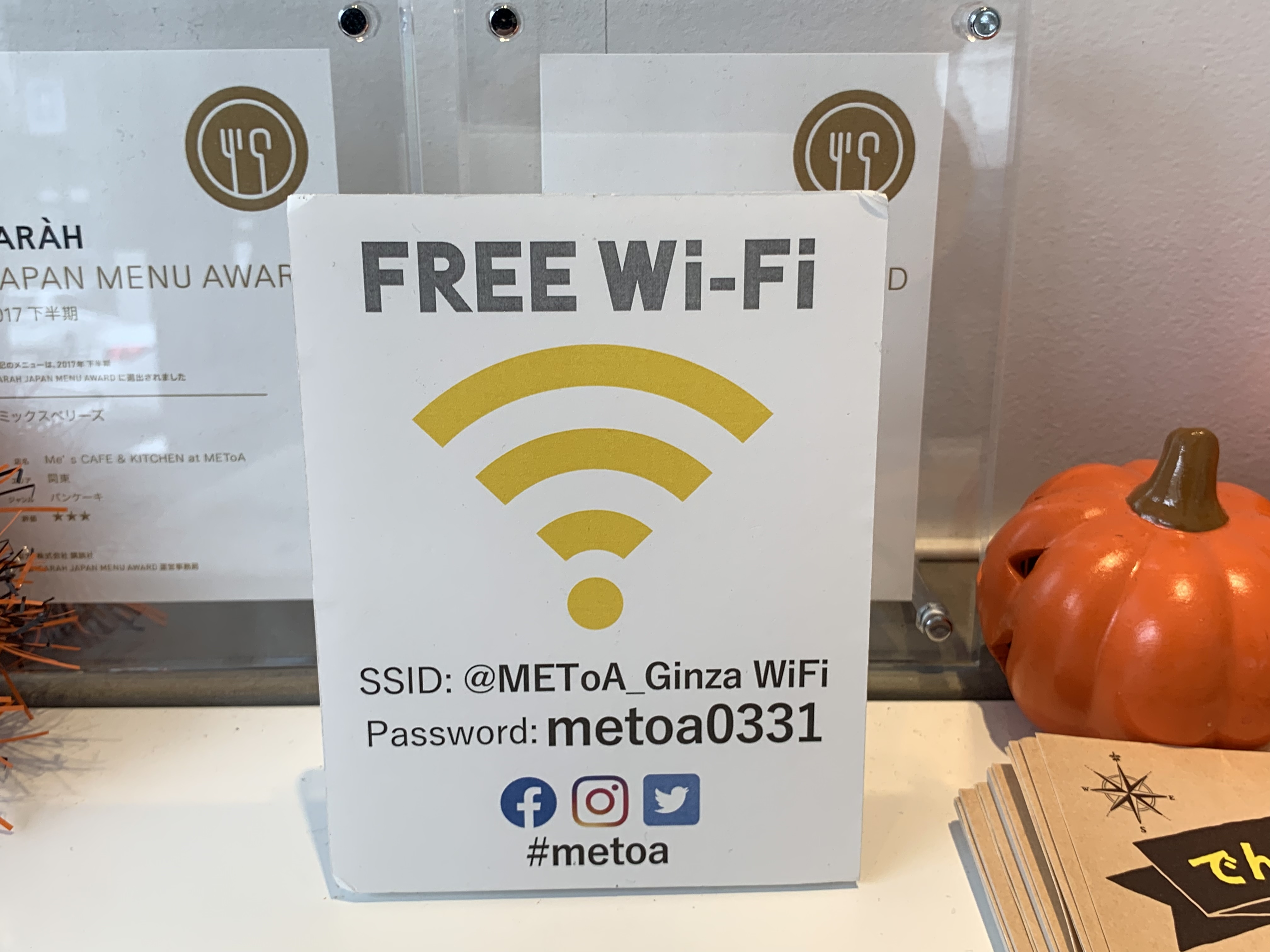 銀座駅 電源カフェ 東急プラザ銀座 Me's Cafe & Kitchen at METoA Ginza(メトアギンザ) Wi-Fi