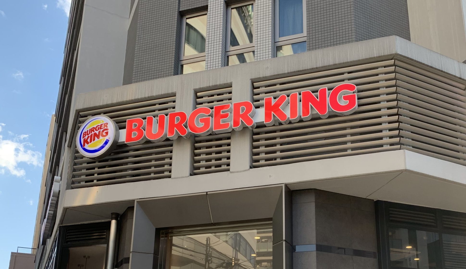 武蔵境駅南口　電源カフェ　バーガーキング エミオ武蔵境店　Wi-Fi