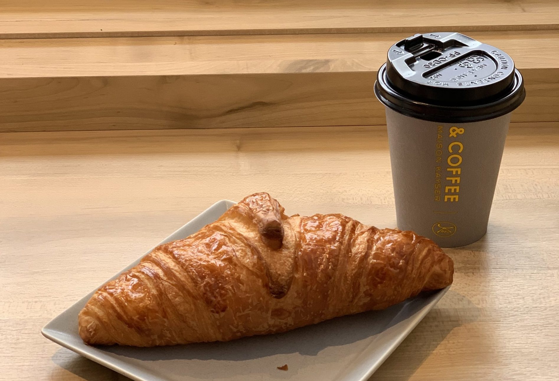 銀座一丁目駅10番出口 電源カフェ & COFFEE MAISON KAYSER 銀座一丁目店 Wi-Fi