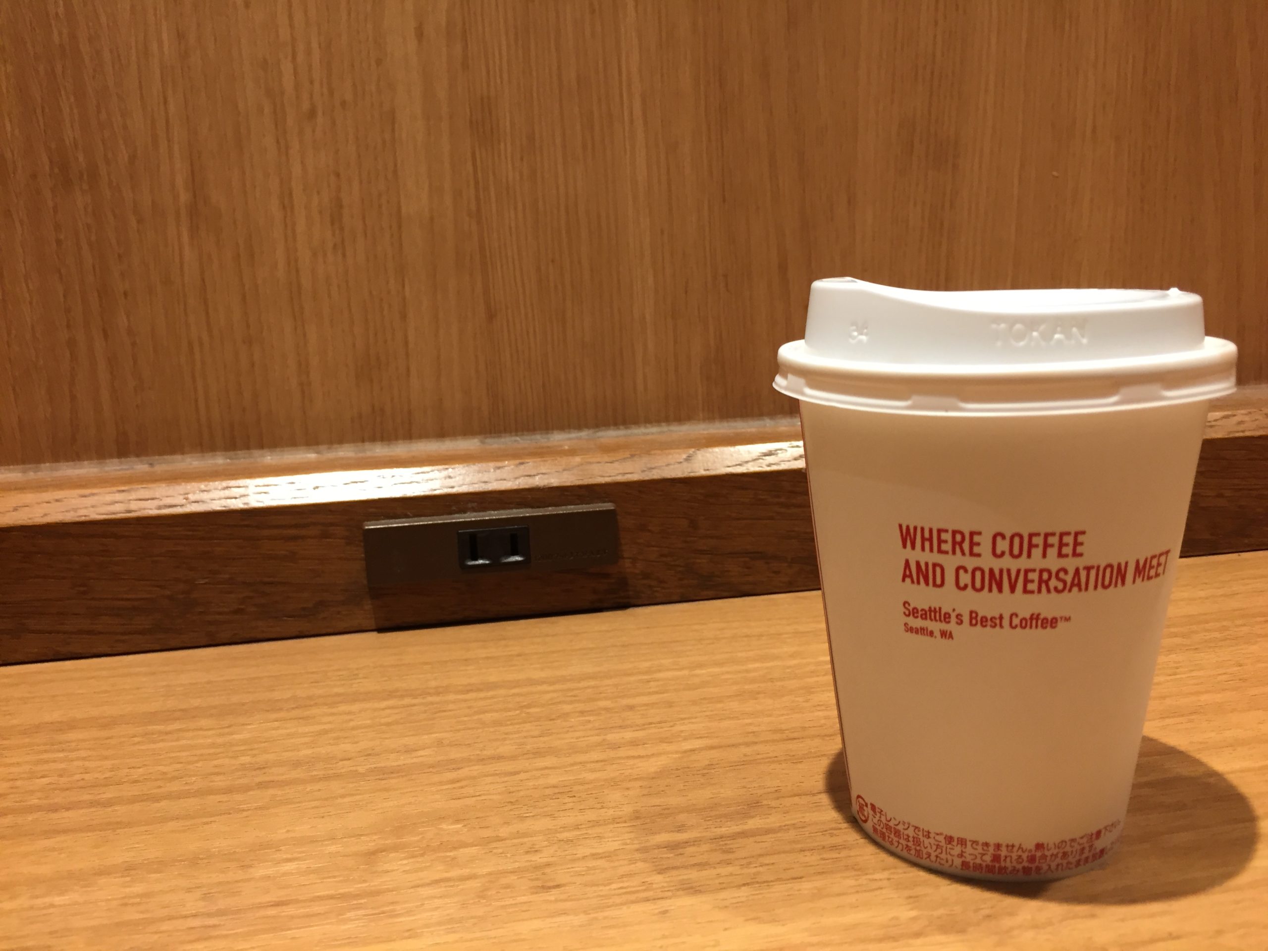 二重橋前（丸の内）駅B3　電源カフェ　Seattle's Best Coffee（シアトルズベストコーヒー）丸の内マイプラザ店