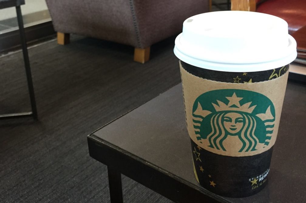 ゆりかもめ汐留駅 電源カフェ スターバックスコーヒー ペディ汐留店