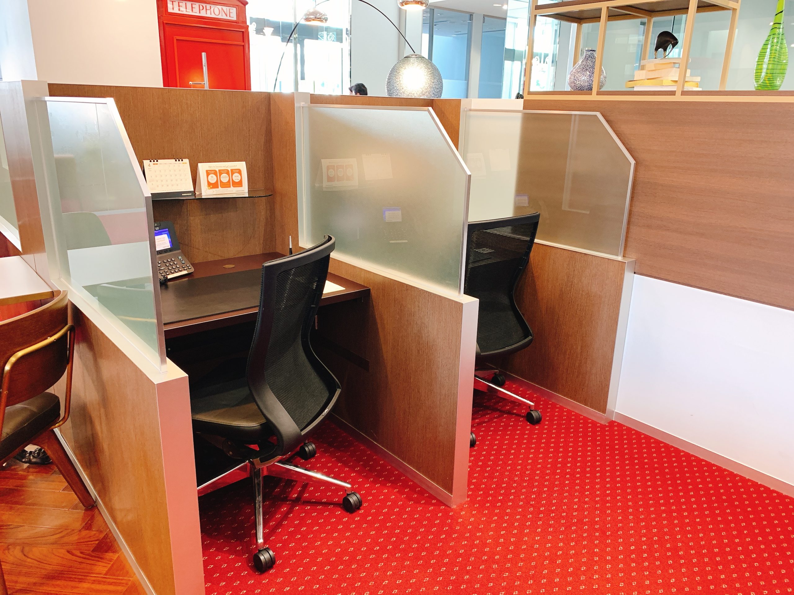 仕切り付きコワーキングスペース