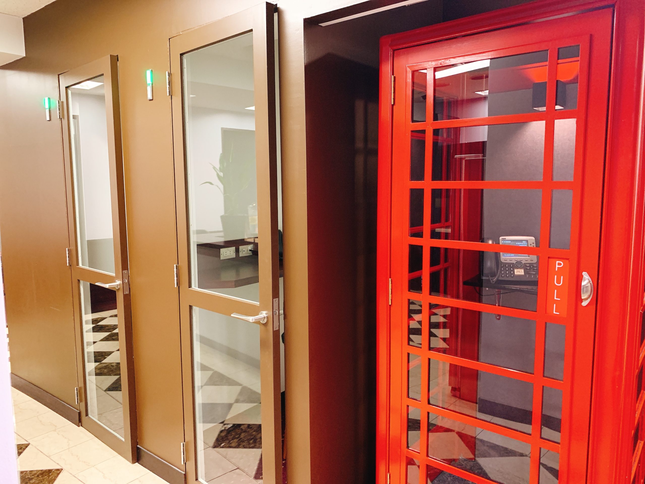 テレフォンブース