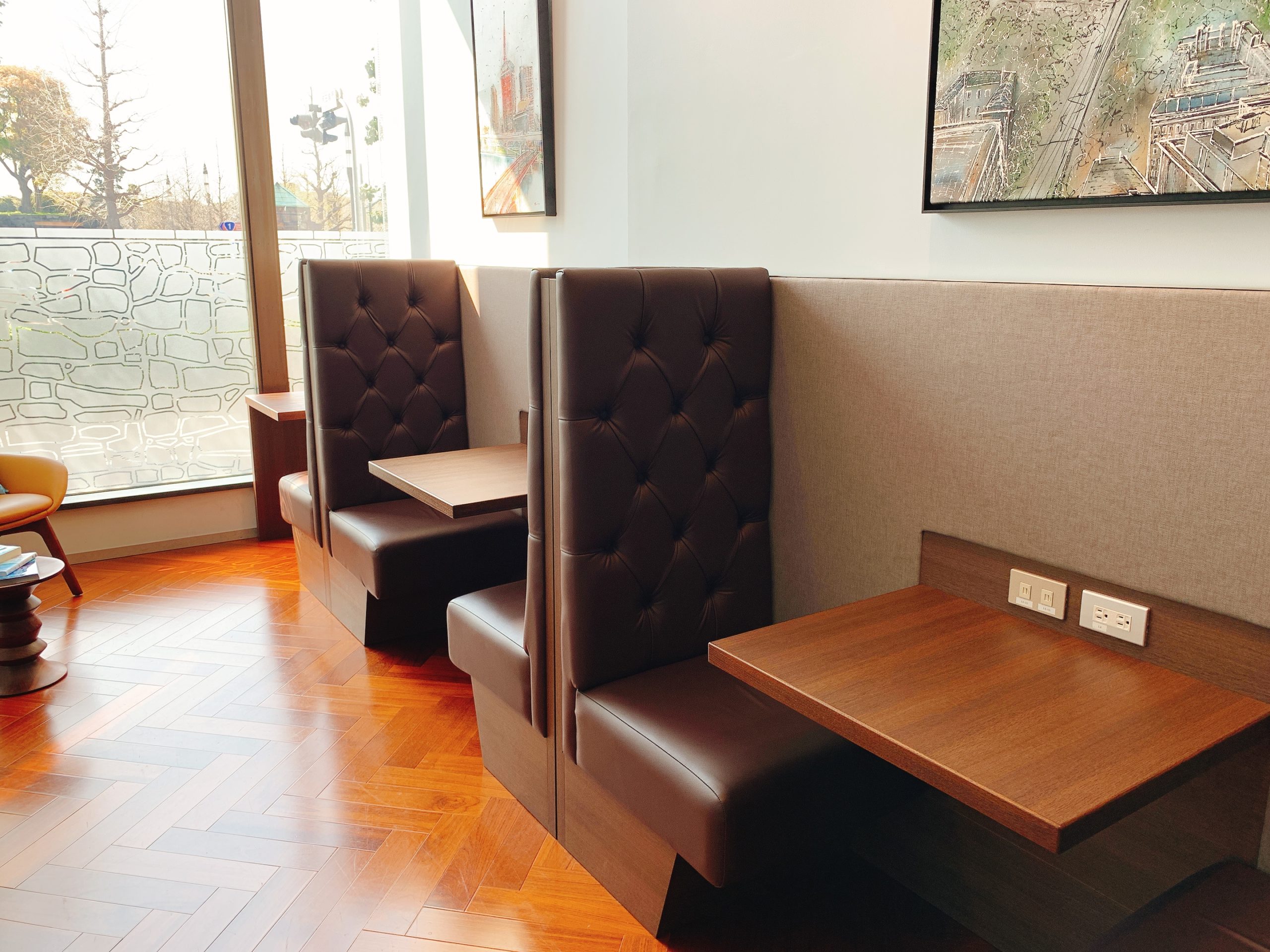 ミーティングデスク サーブコープ丸の内郵船ビルディング