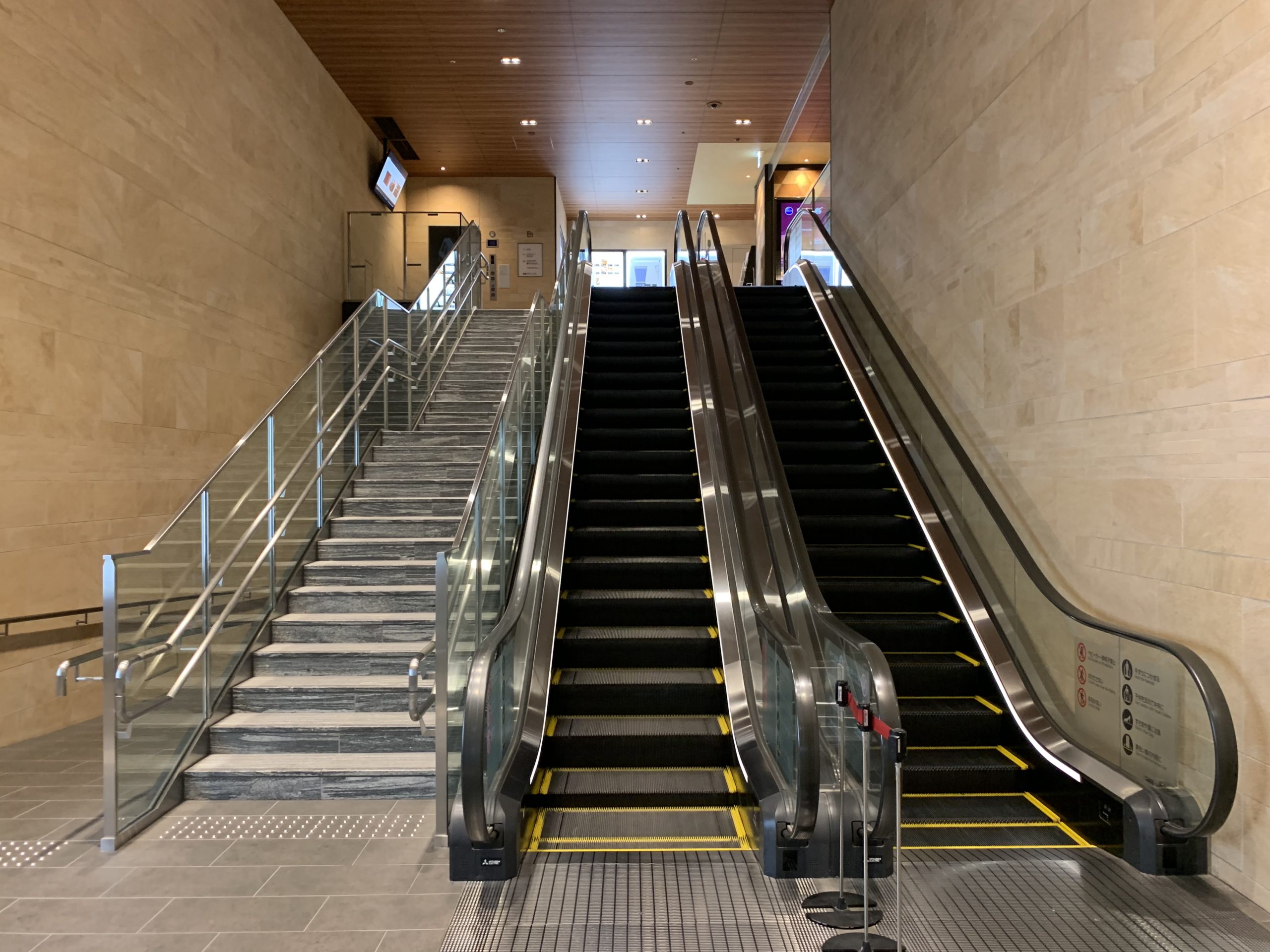 最寄駅からのアクセス サーブコープ 丸の内二重橋ビル