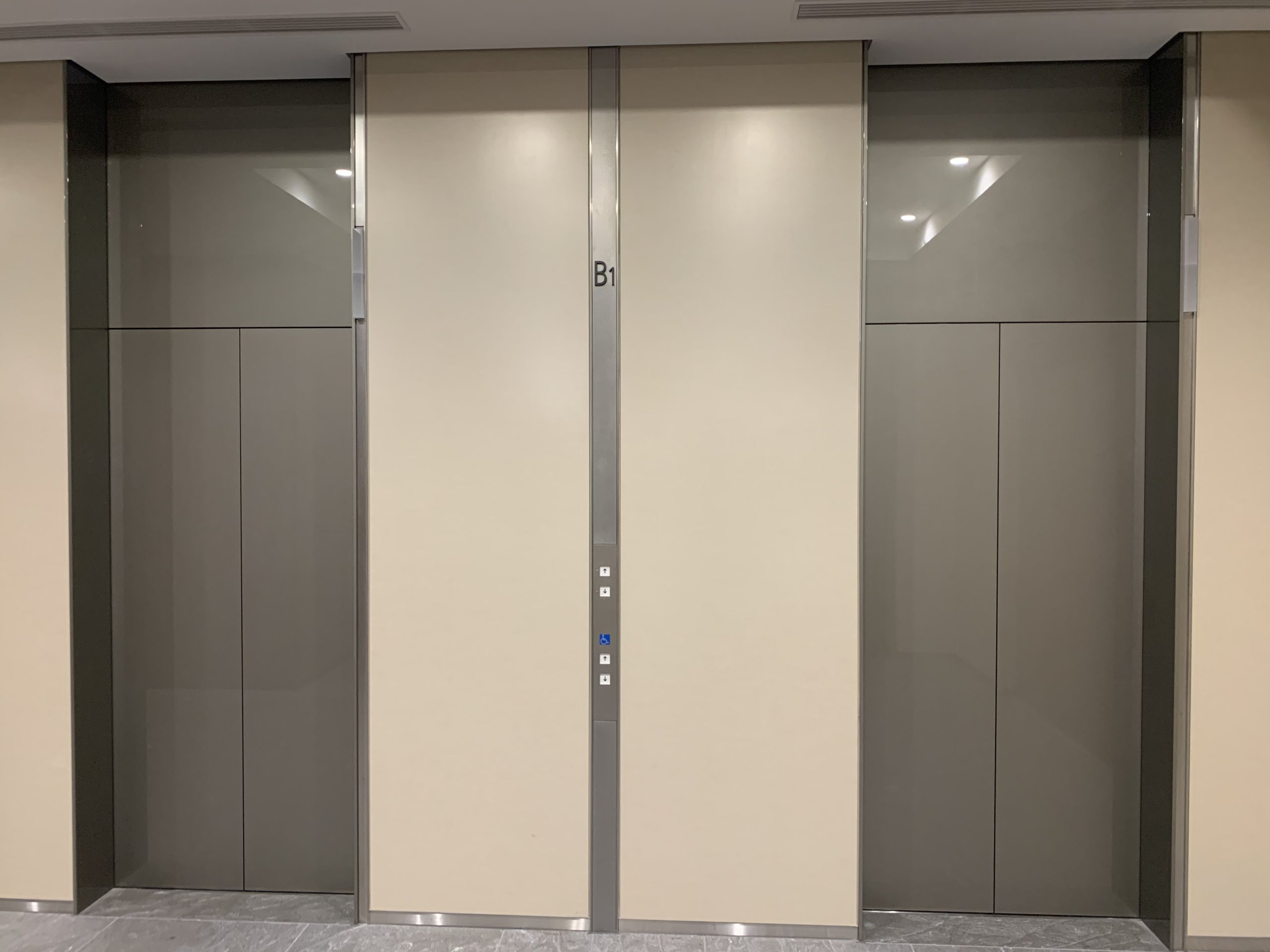 最寄駅からのアクセス サーブコープ 丸の内二重橋ビル