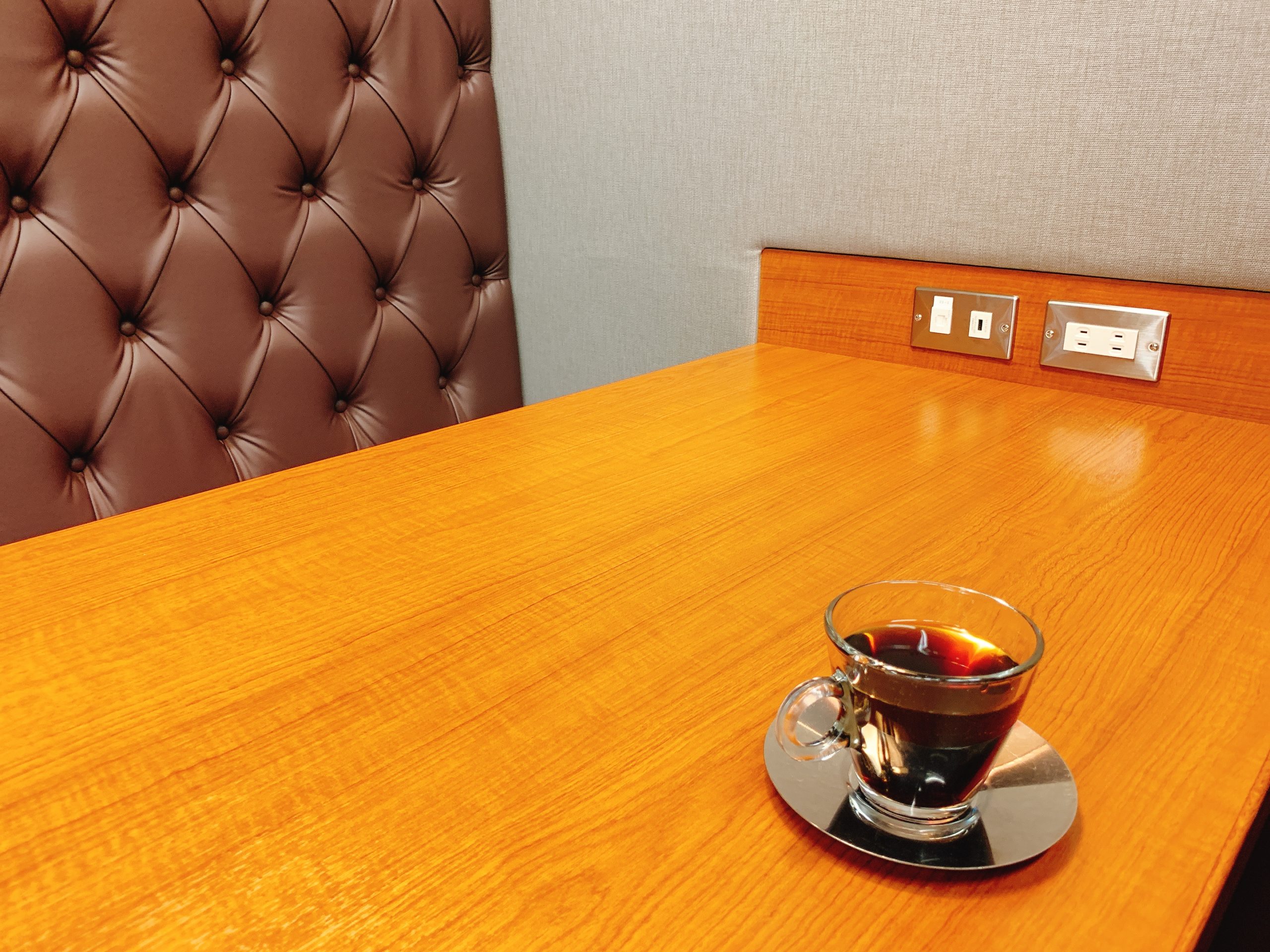 ミーティングデスク サーブコープ大手町東京サンケイビル