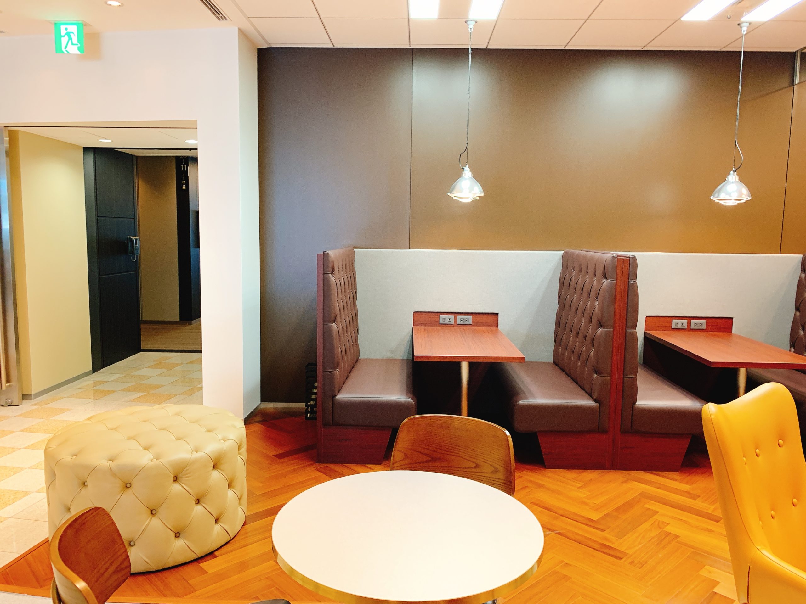 ミーティングデスク サーブコープ丸の内トラストタワー本館