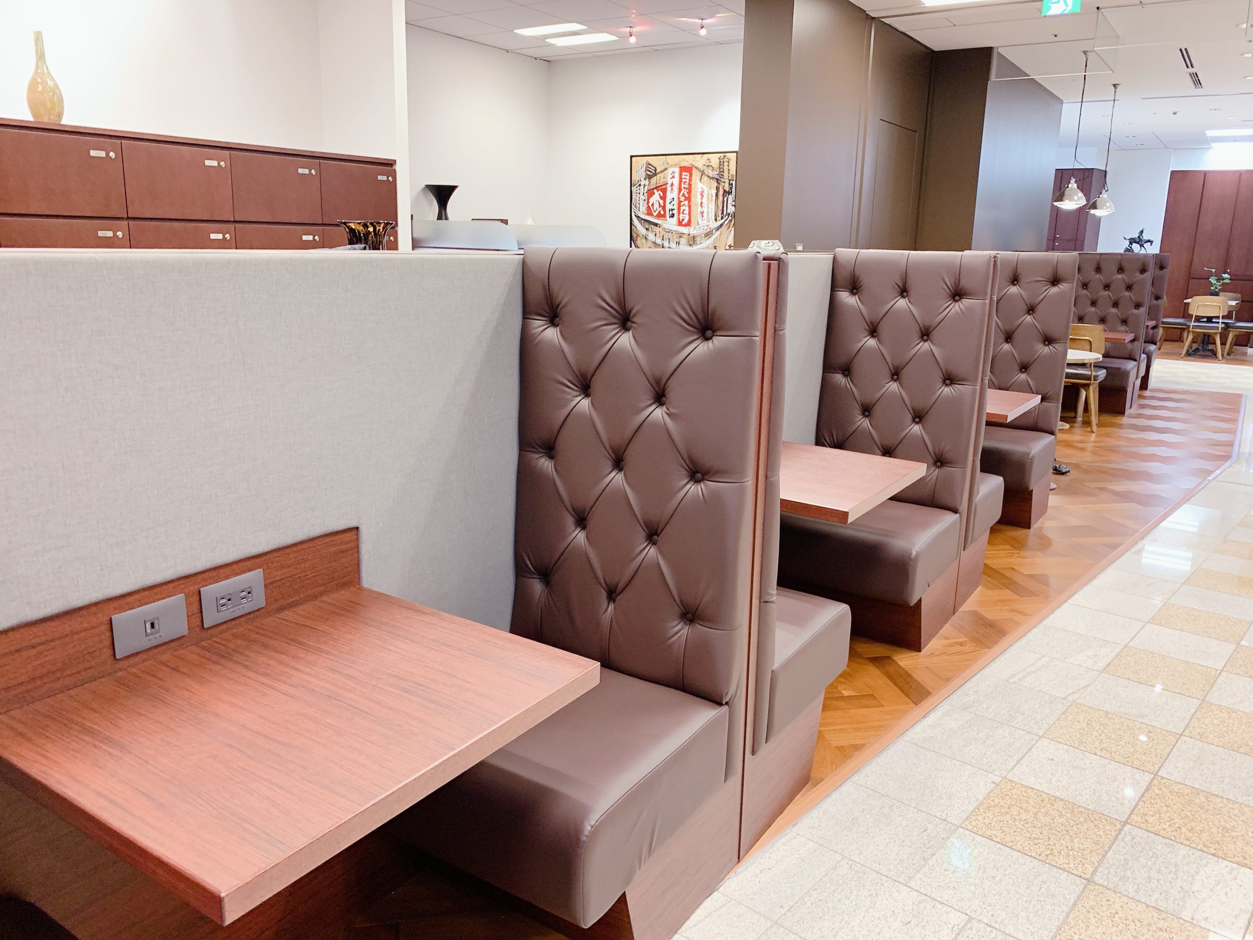 ミーティングデスク サーブコープ丸の内トラストタワー本館