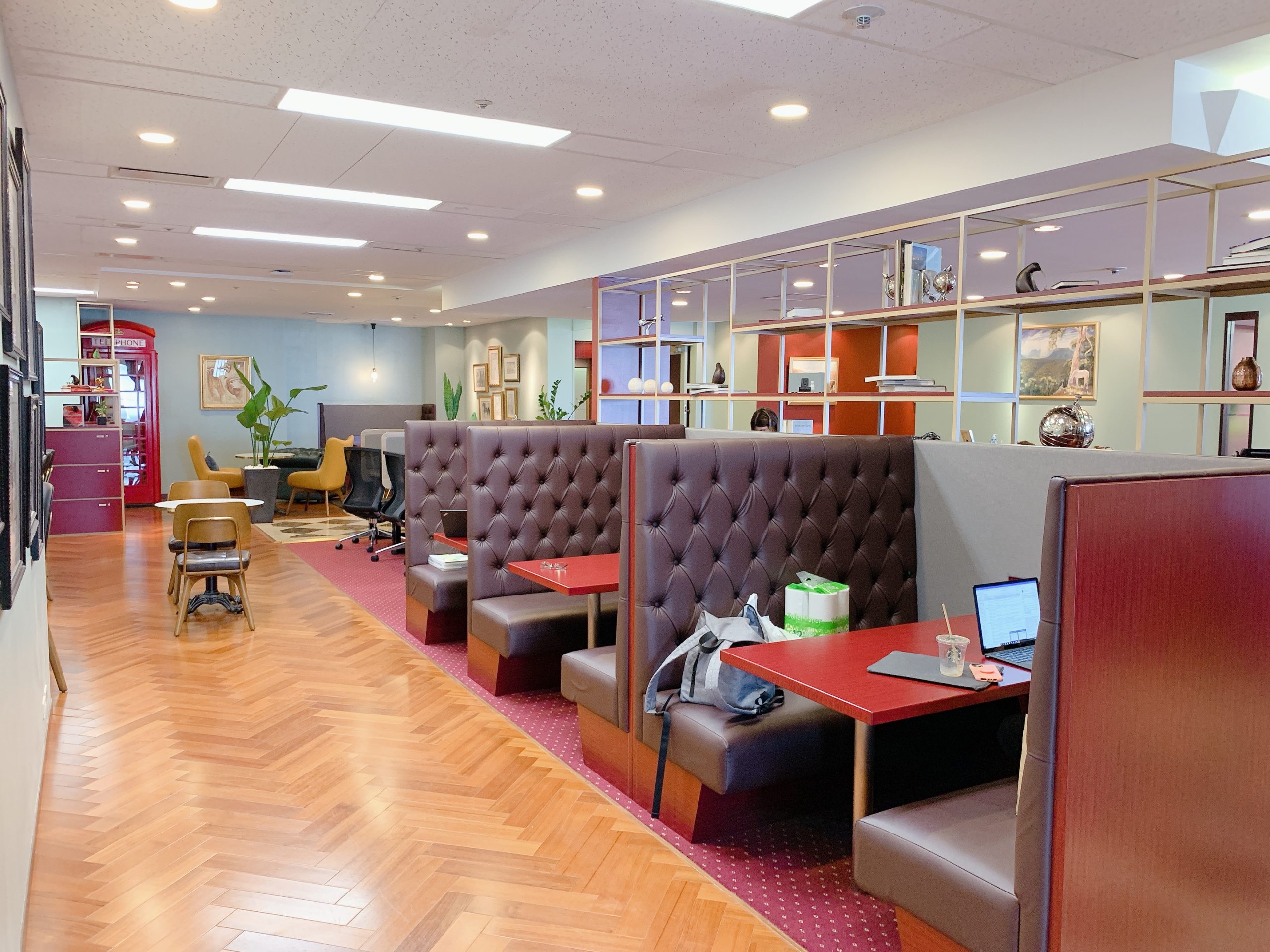 ミーティングデスク　サーブコープ恵比寿ガーデンプレイスタワー