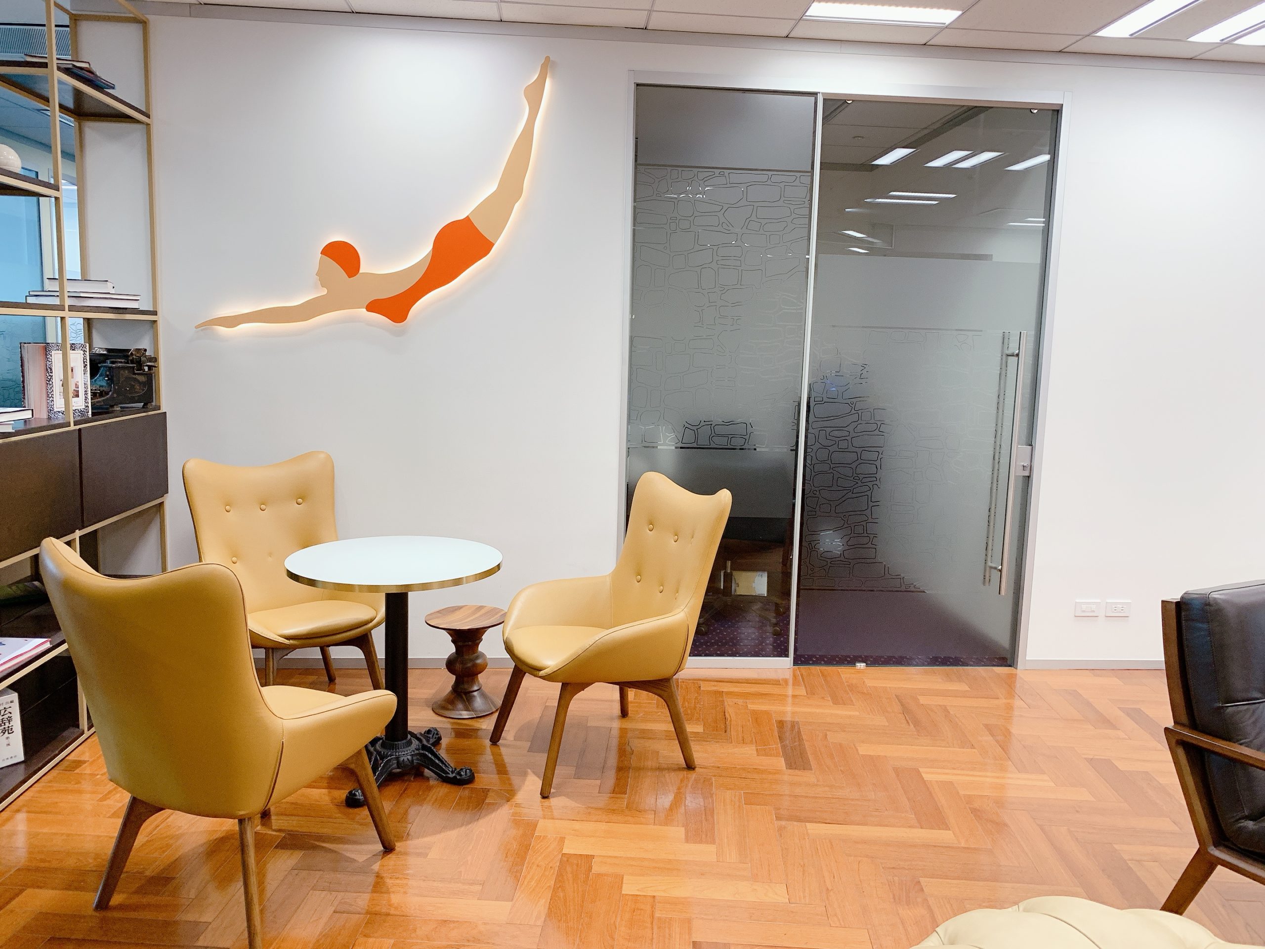 ラウンジ・オープンデスク　サーブコープトライセブンロッポンギ