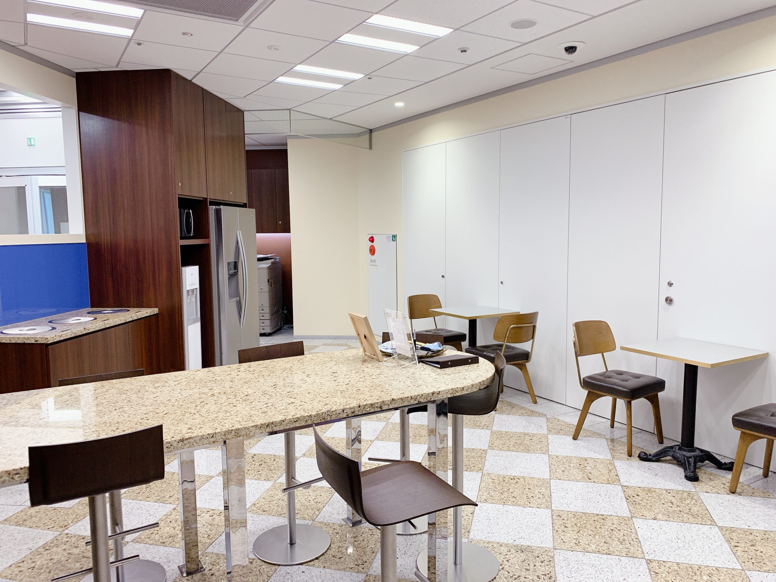 ラウンジ・オープンデスク　サーブコープトライセブンロッポンギ