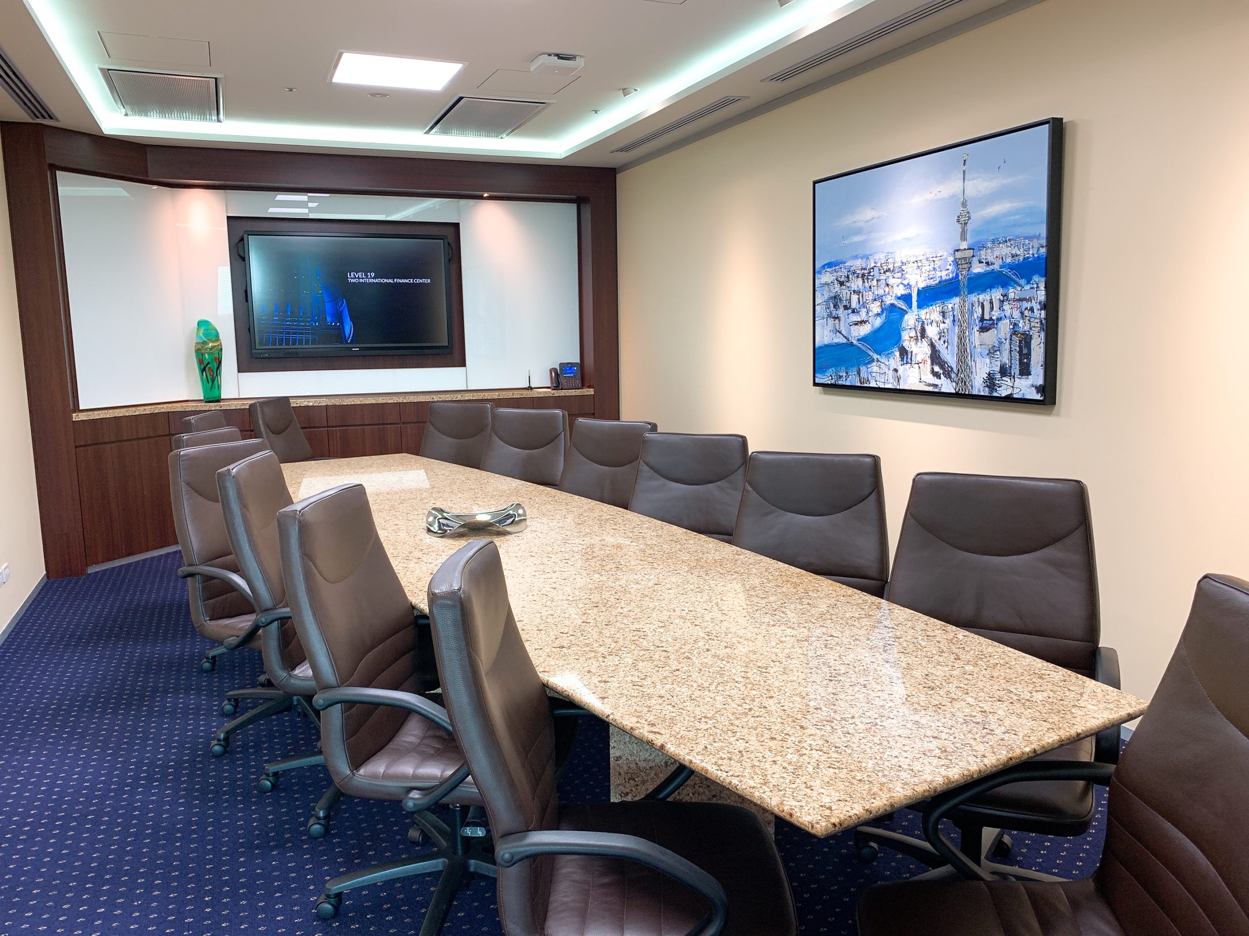 役員会議室　サーブコープトライセブンロッポンギ