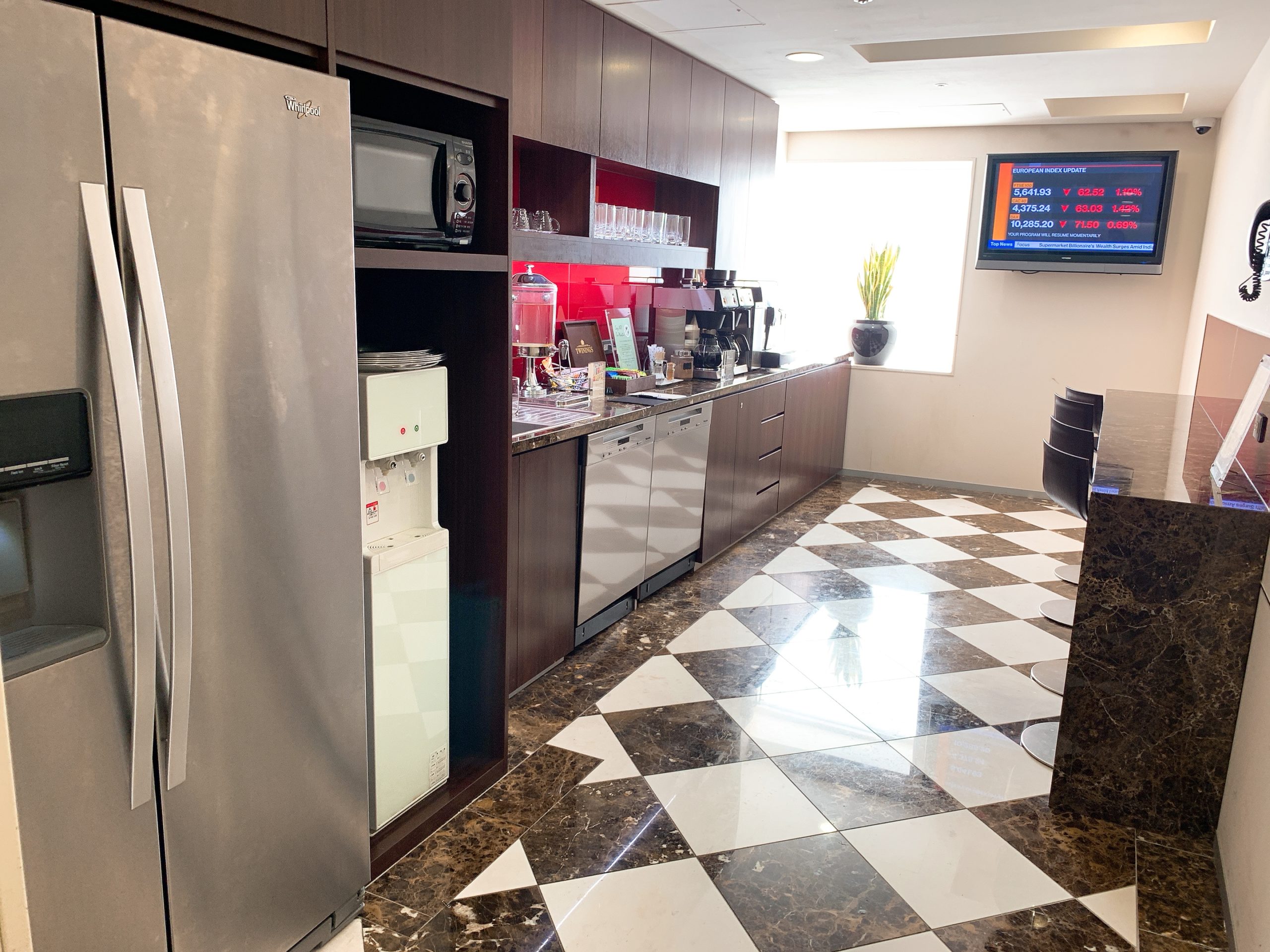 カフェテリア フリードリンク サーブコープ青山パラシオタワー