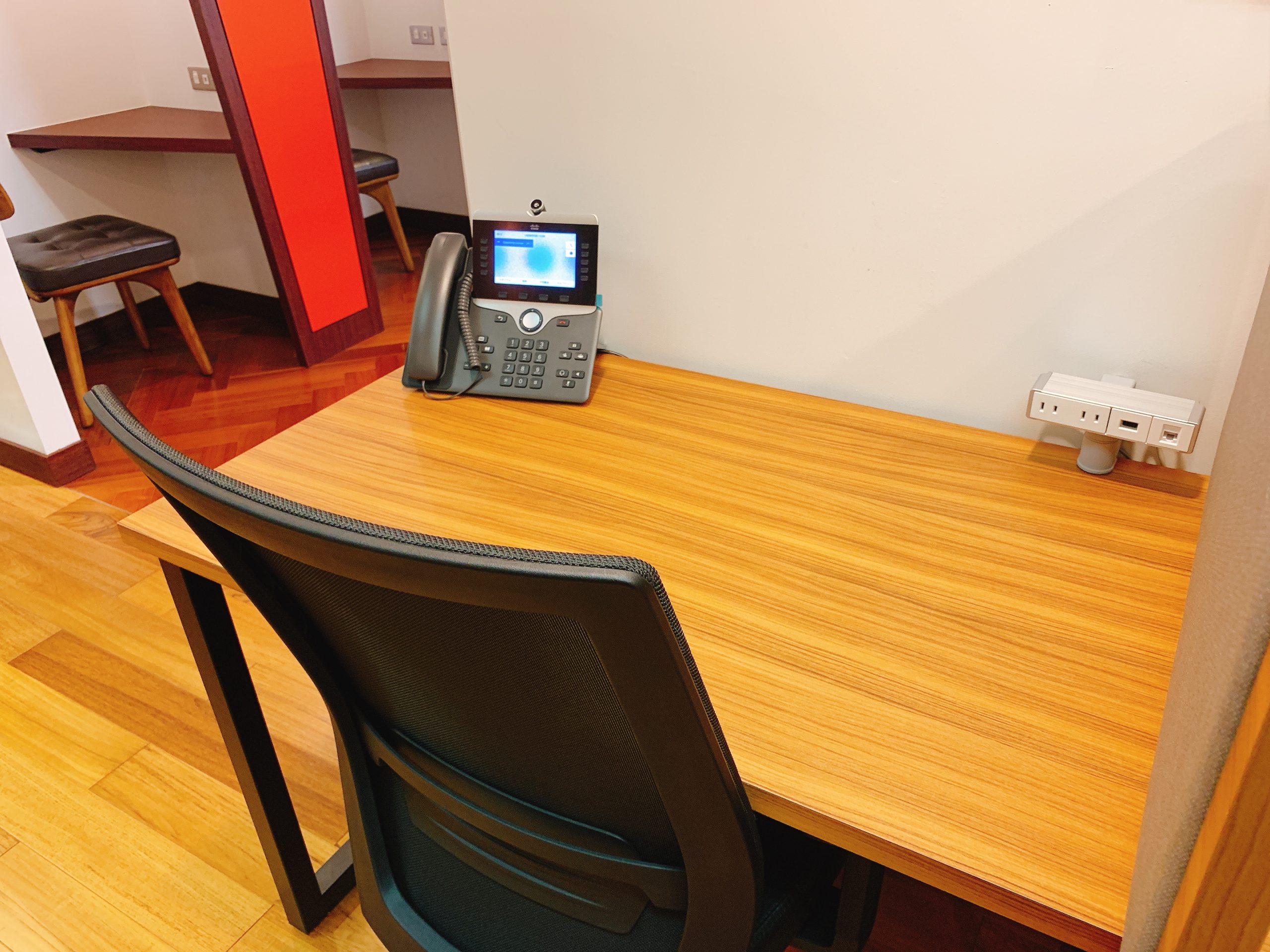 コワーキングデスク サーブコープ新宿野村ビル