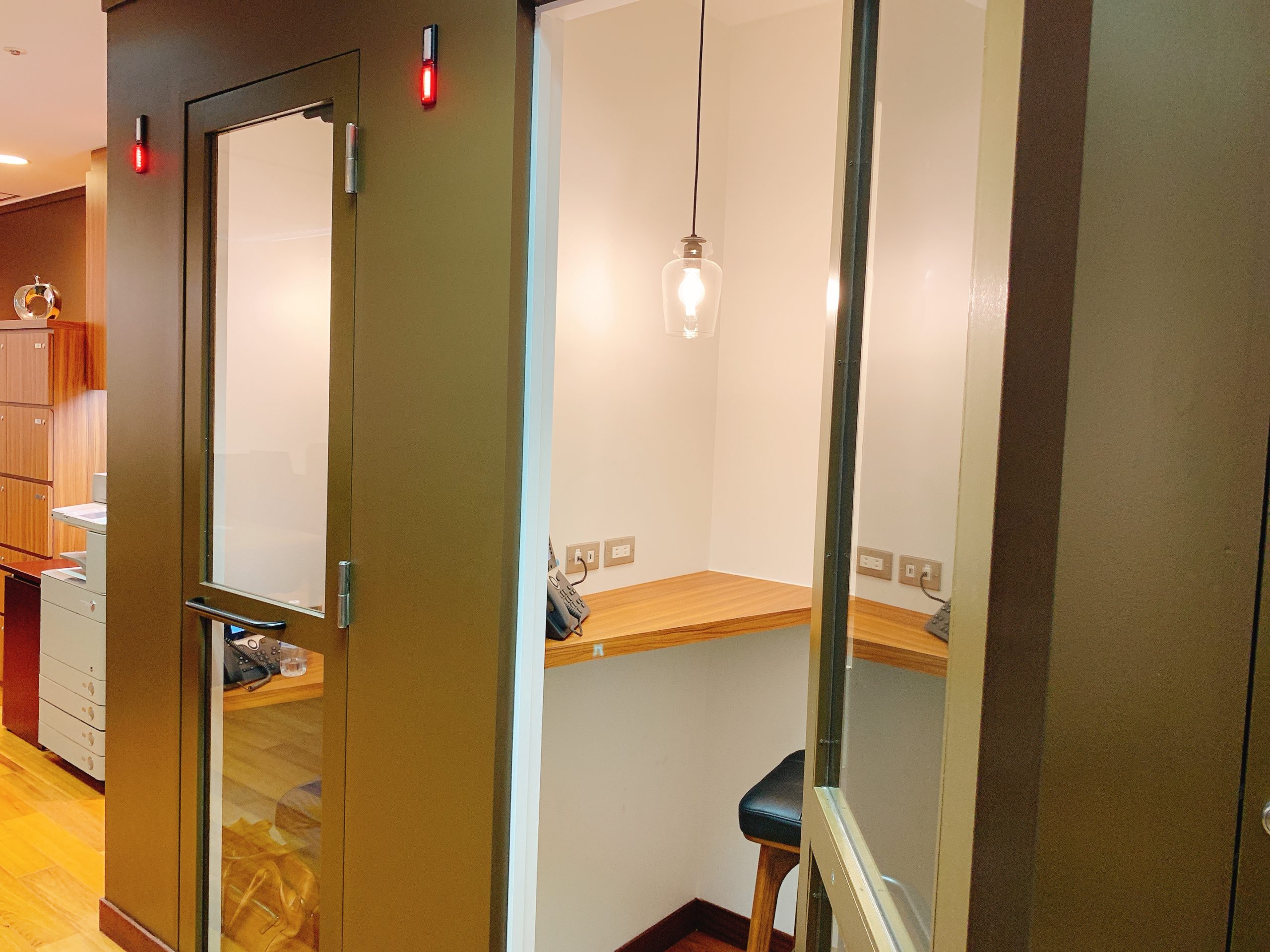 テレフォンブース サーブコープ新宿野村ビル