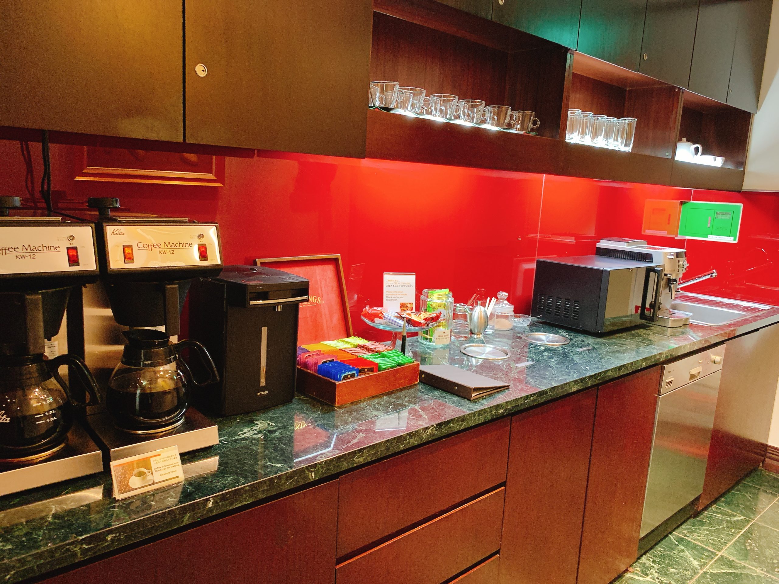 カフェテリア フリードリンク サーブコープ新宿野村ビル