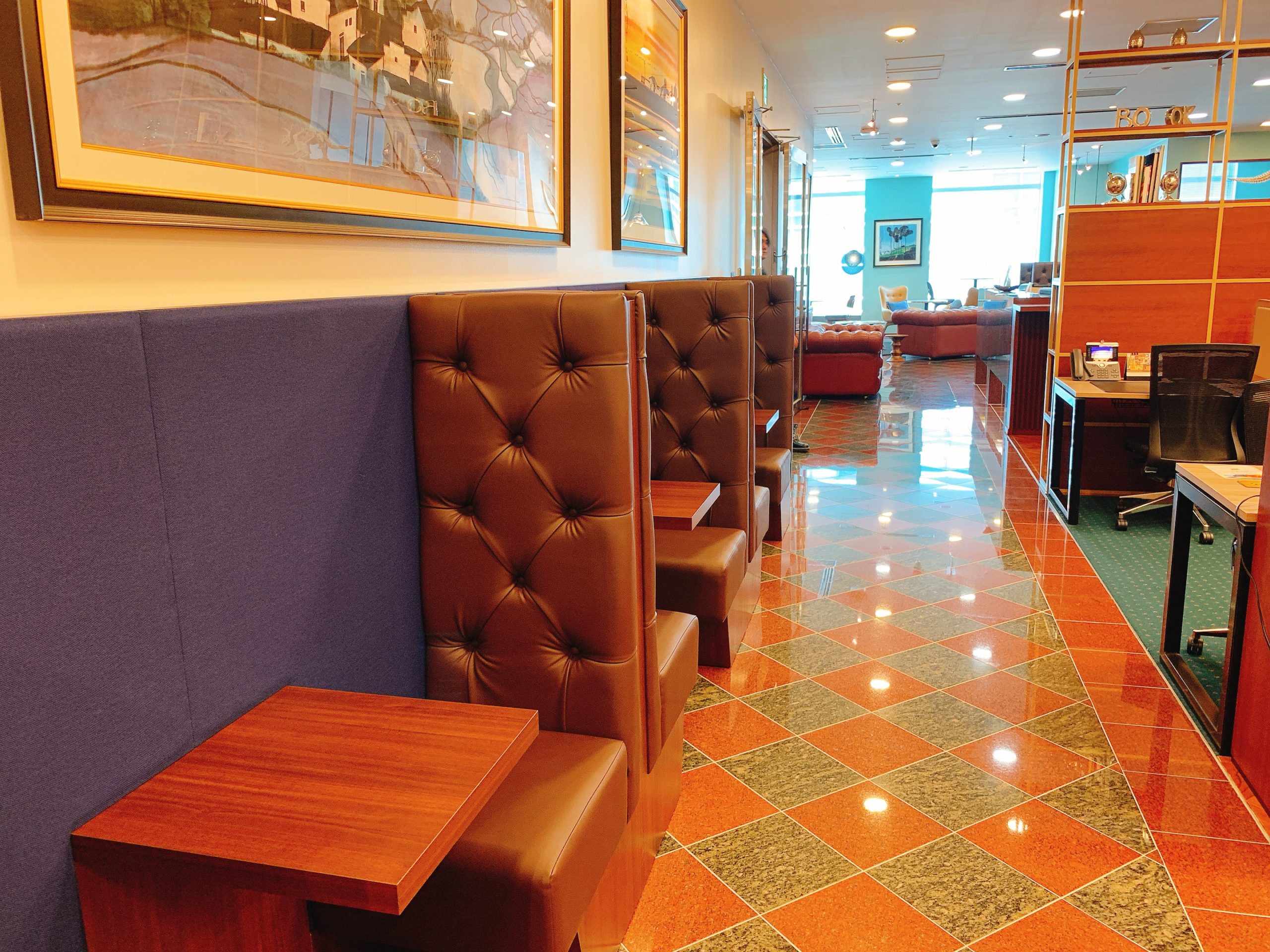 ミーティングデスク サーブコープ汐留芝離宮ビルディング