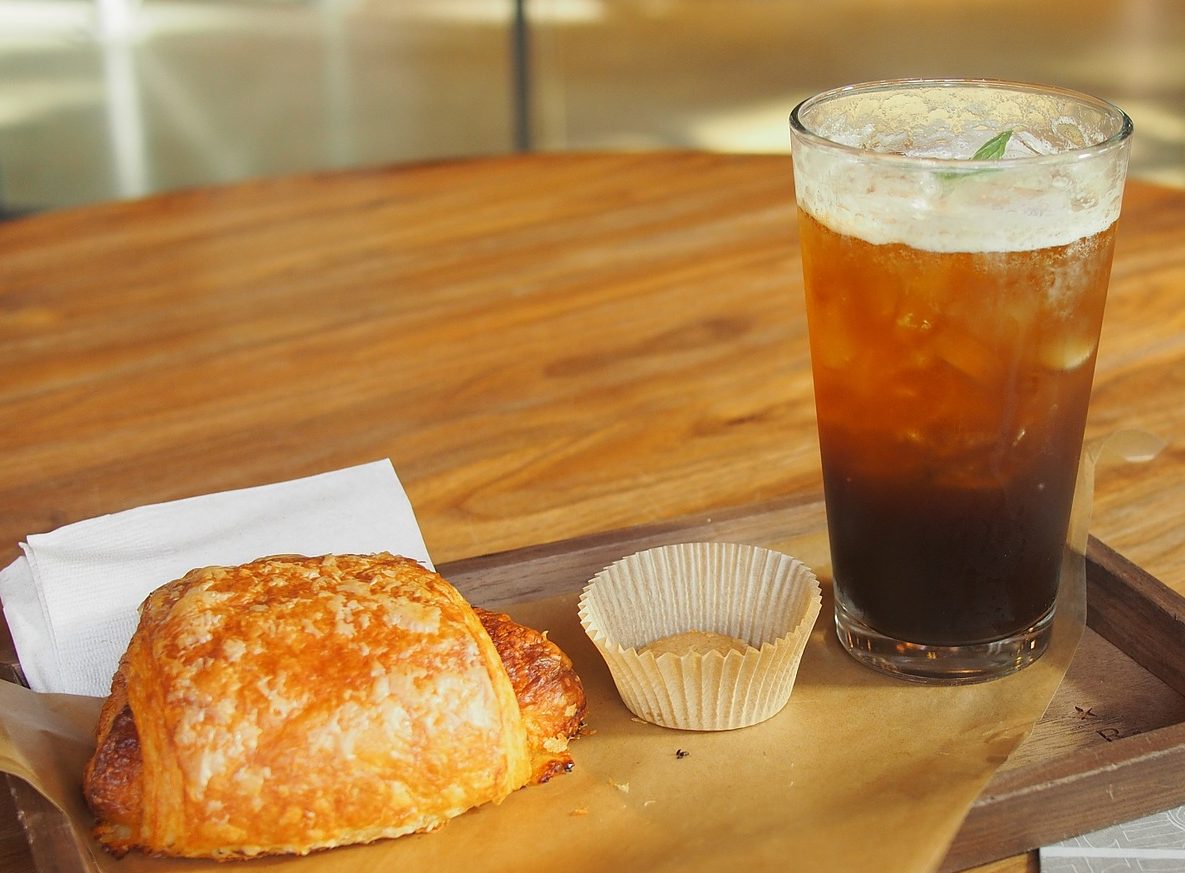 東梅田駅　電源カフェ　ホリーズカフェ 大阪駅前第3ビル店