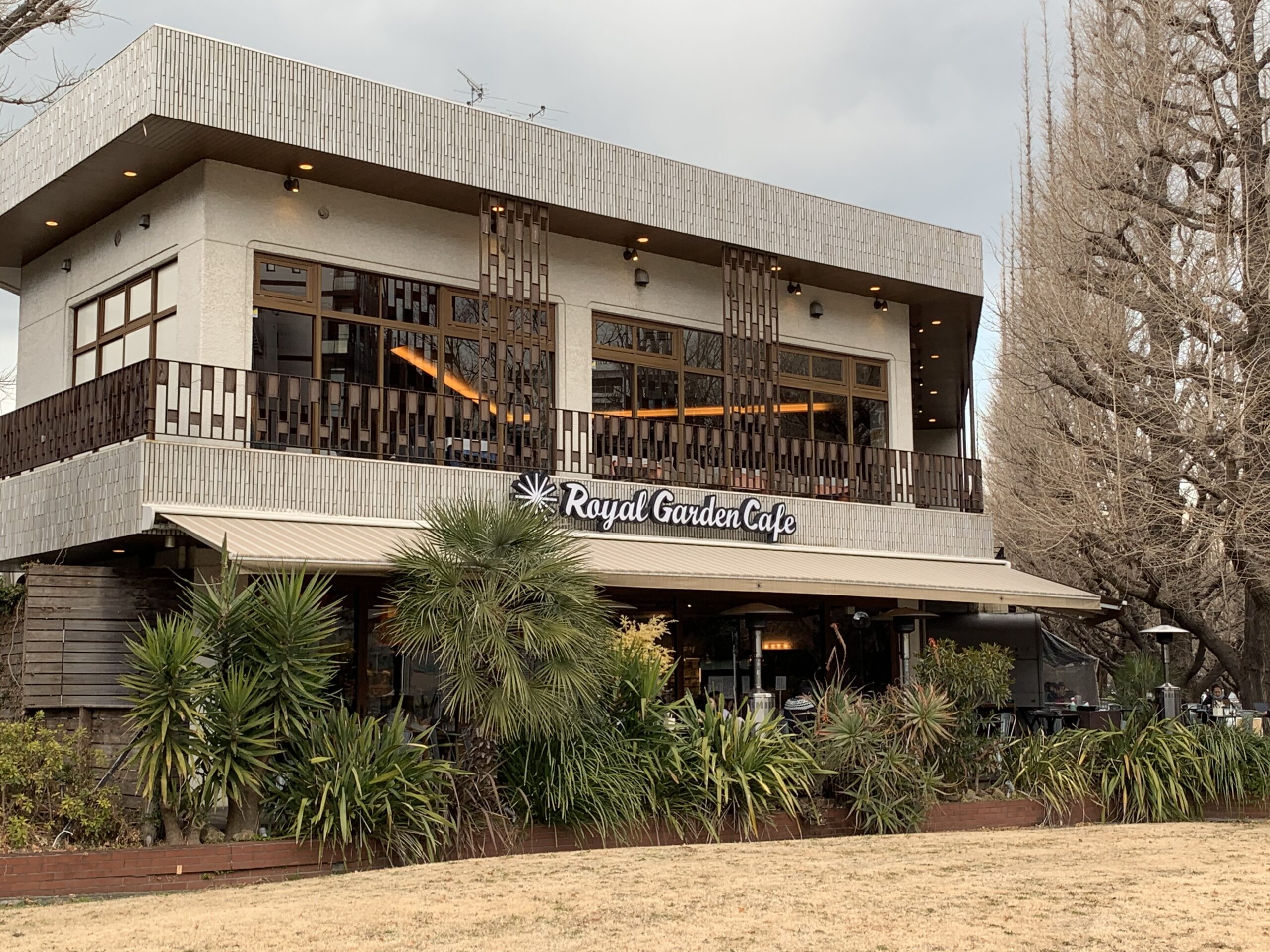 青山一丁目駅1番出口 ロイヤルガーデンカフェ青山 Wi-Fi