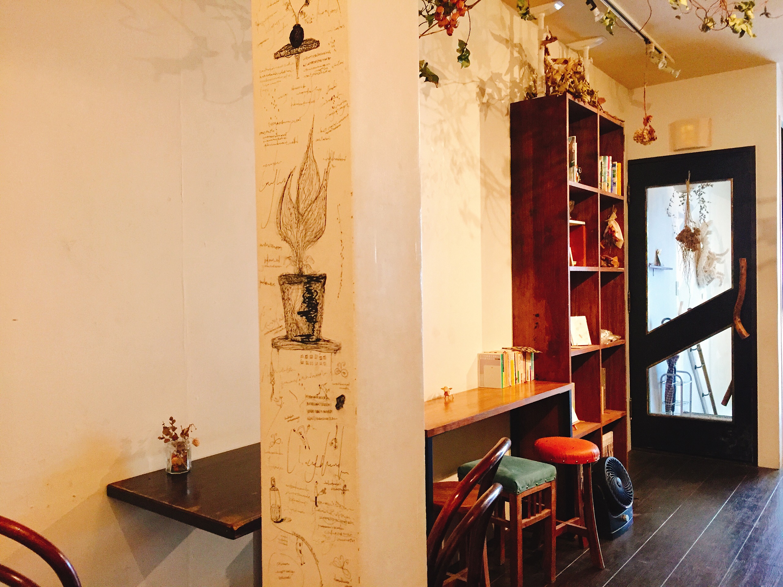 高円寺駅南口　打ち合わせカフェ　CAFE ＆ BAKE momomo