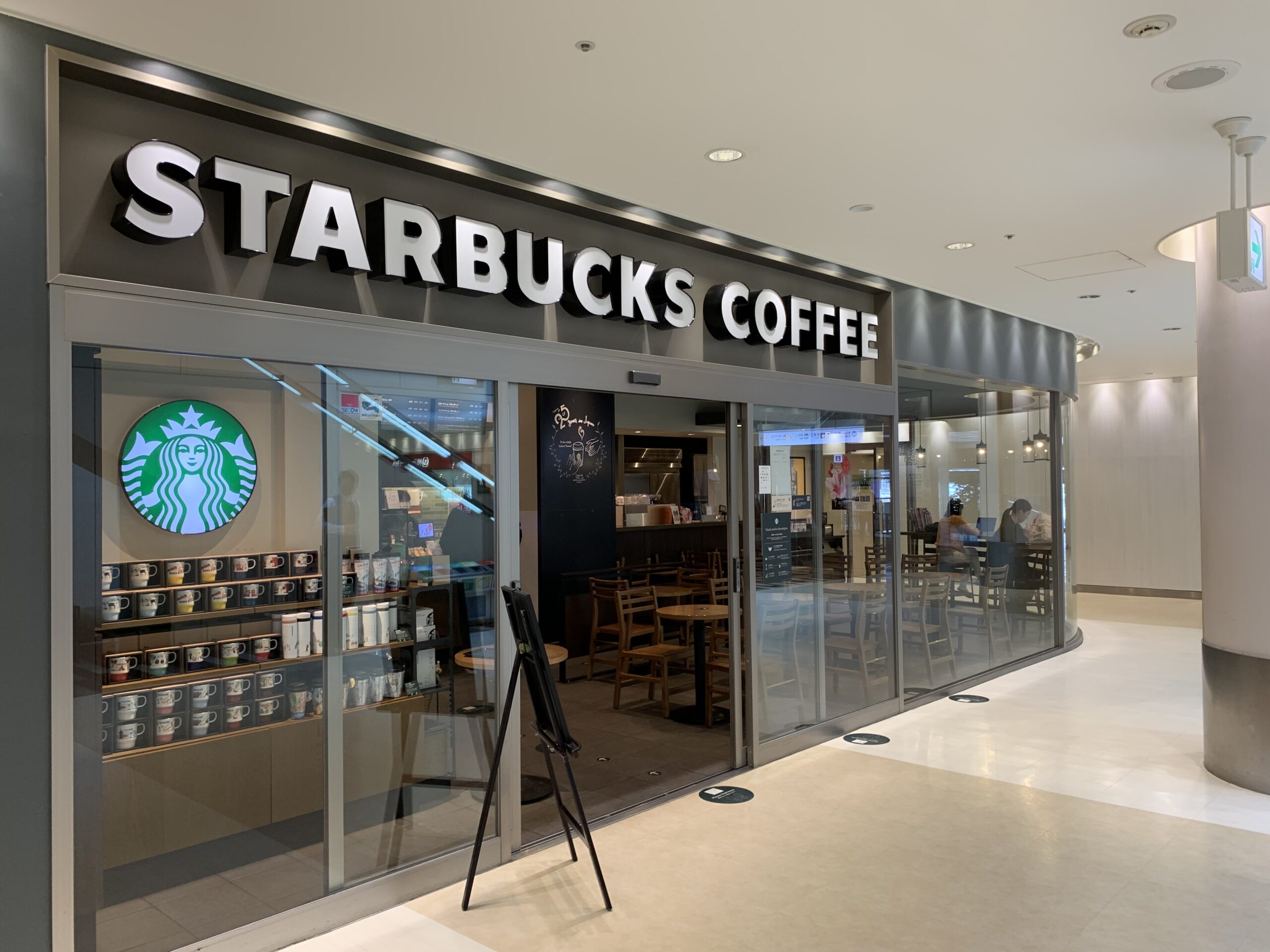 4階　スターバックス コーヒー 成田空港第1ターミナル店　エアポートモール内　Wi-Fi