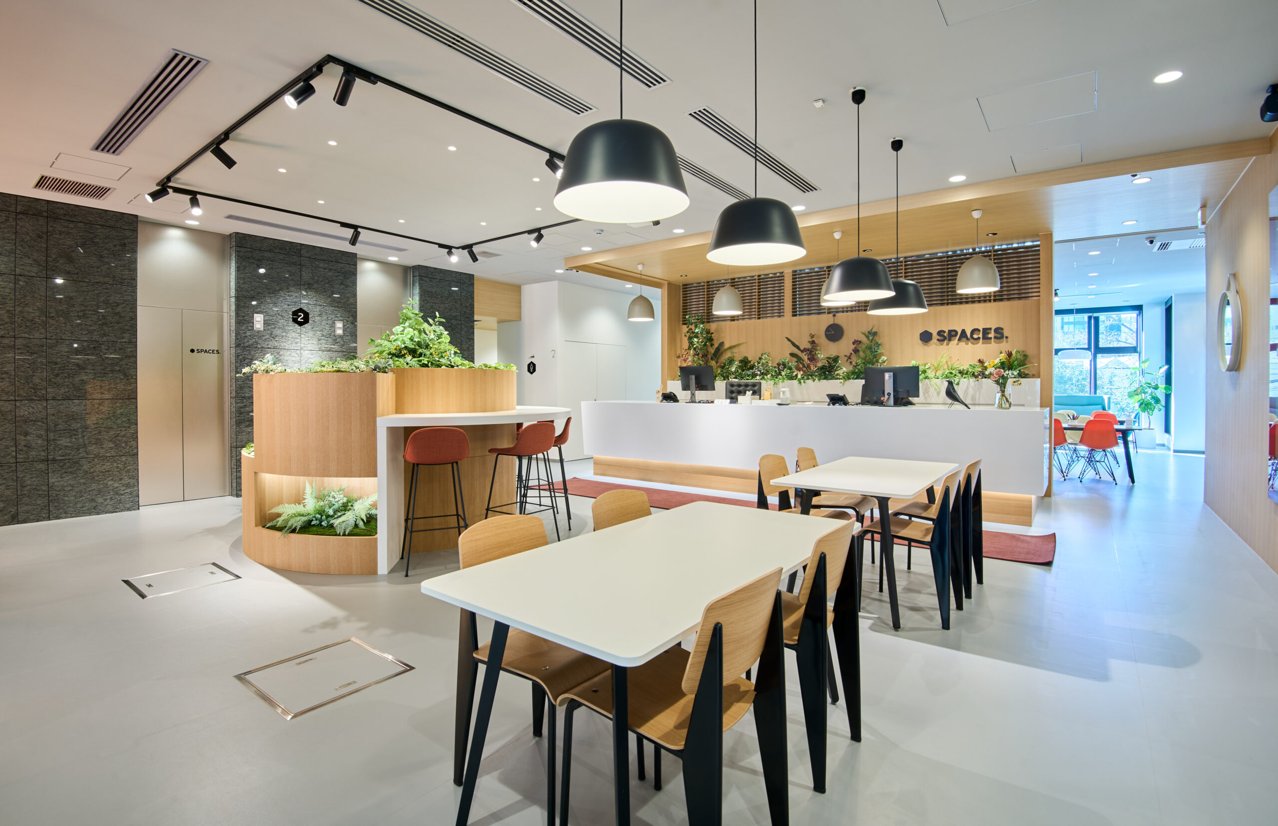 六本木駅8番出口 SPACES六本木 Wi-Fi