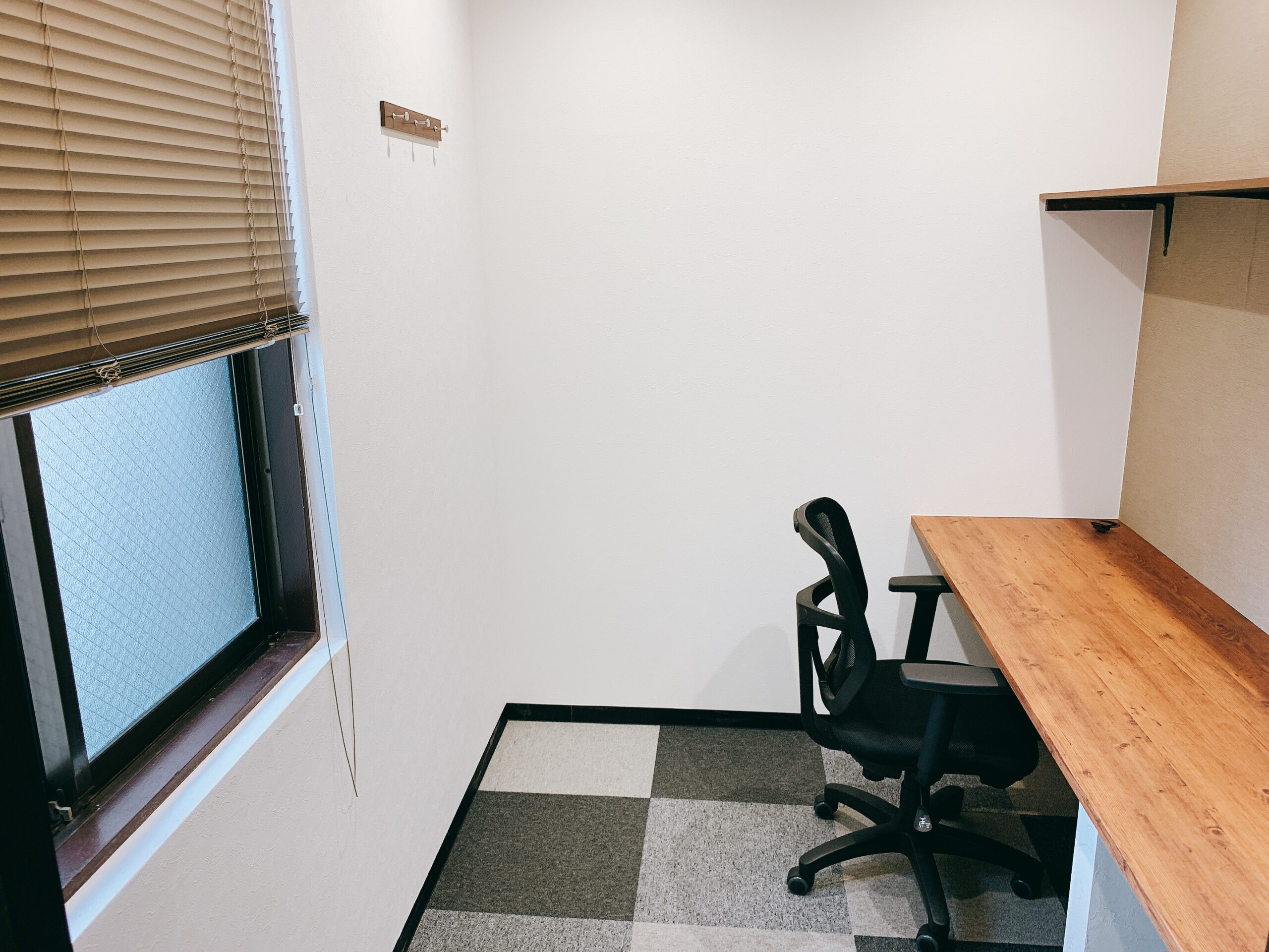 ビズサークルのオフィスは1~2名部屋が多い