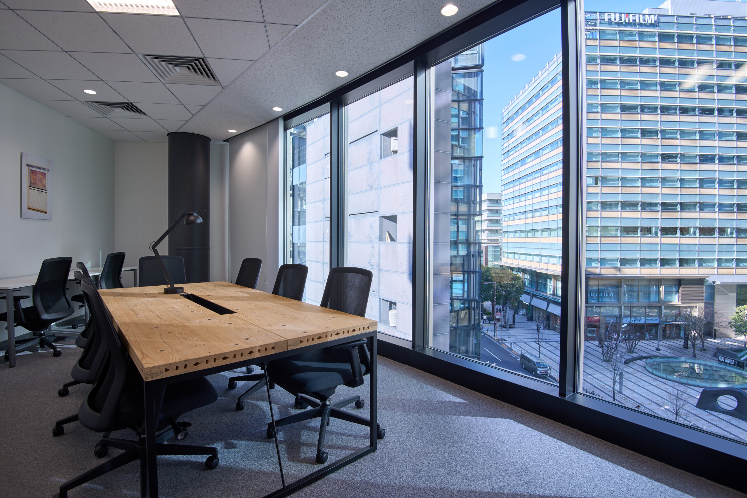 六本木駅8番出口　SPACES六本木