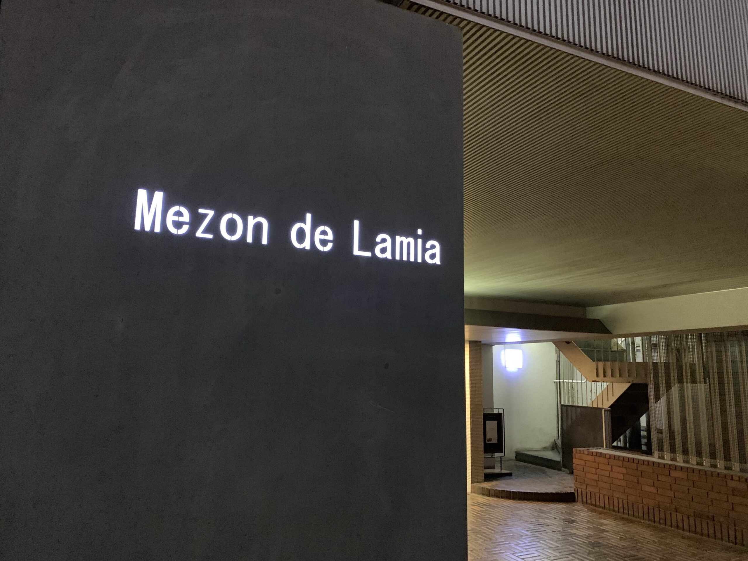 表参道駅B3　表参道ストーリーズ　Wi-Fi