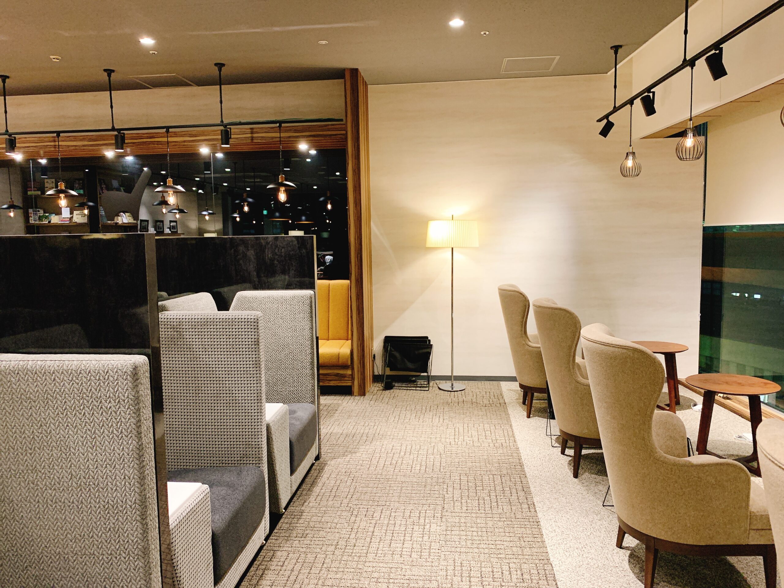 大手町駅B2b Personal Lounge 丸善の三階 Wi-Fi