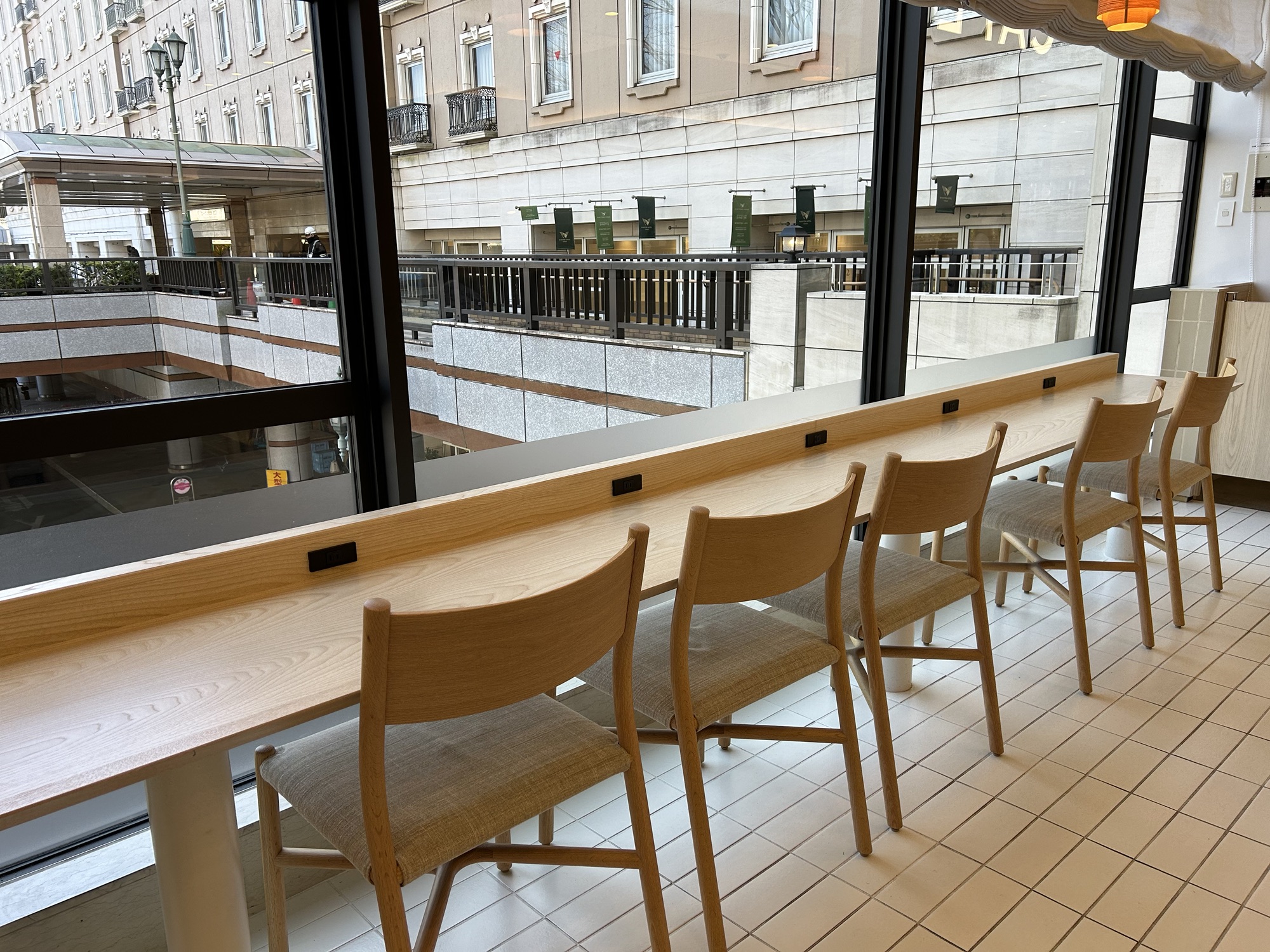 ユーカリが丘駅直結　WISHTON CAFE（ウィシュトンカフェ）　Wi-Fi